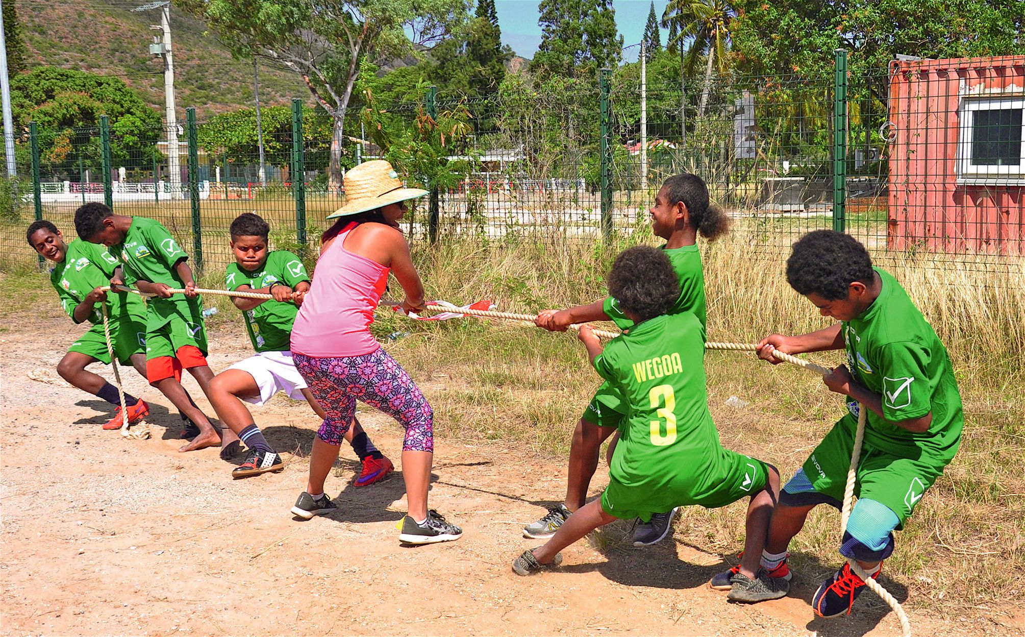 Passage obligé pour les équipes engagées au stand de tir à la corde - figurant au tableau jeux traditionnels - afin que leurs matches soient comptabilisés pour le classement final.