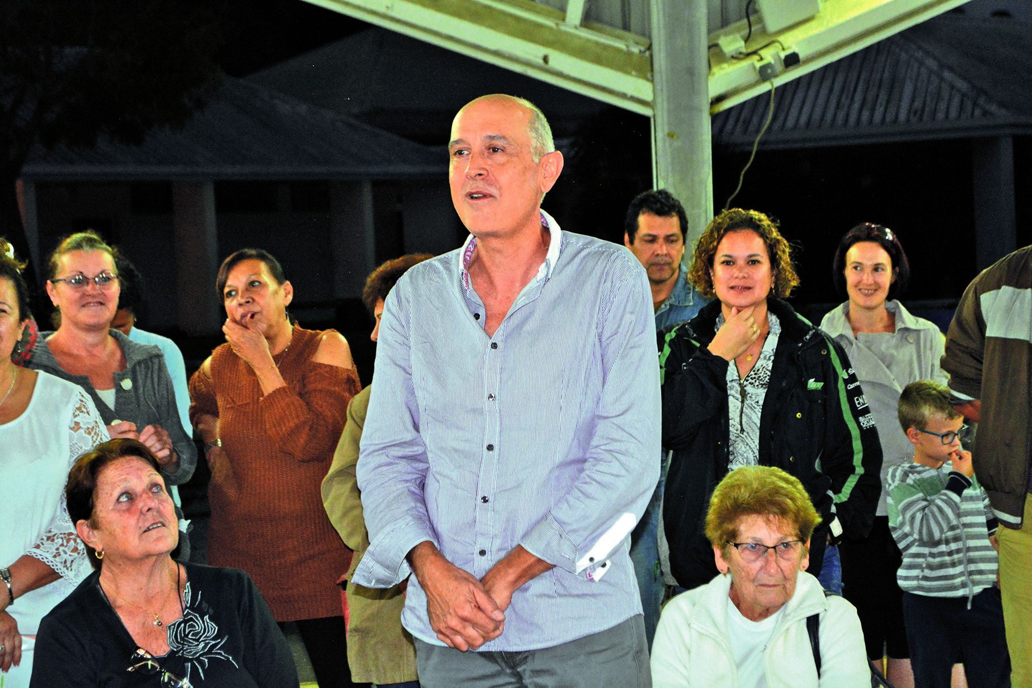 Pierre Germa, ému, n’a pas manqué de remercier les instigateurs  de cette initiative surprise, ainsi que les élèves.