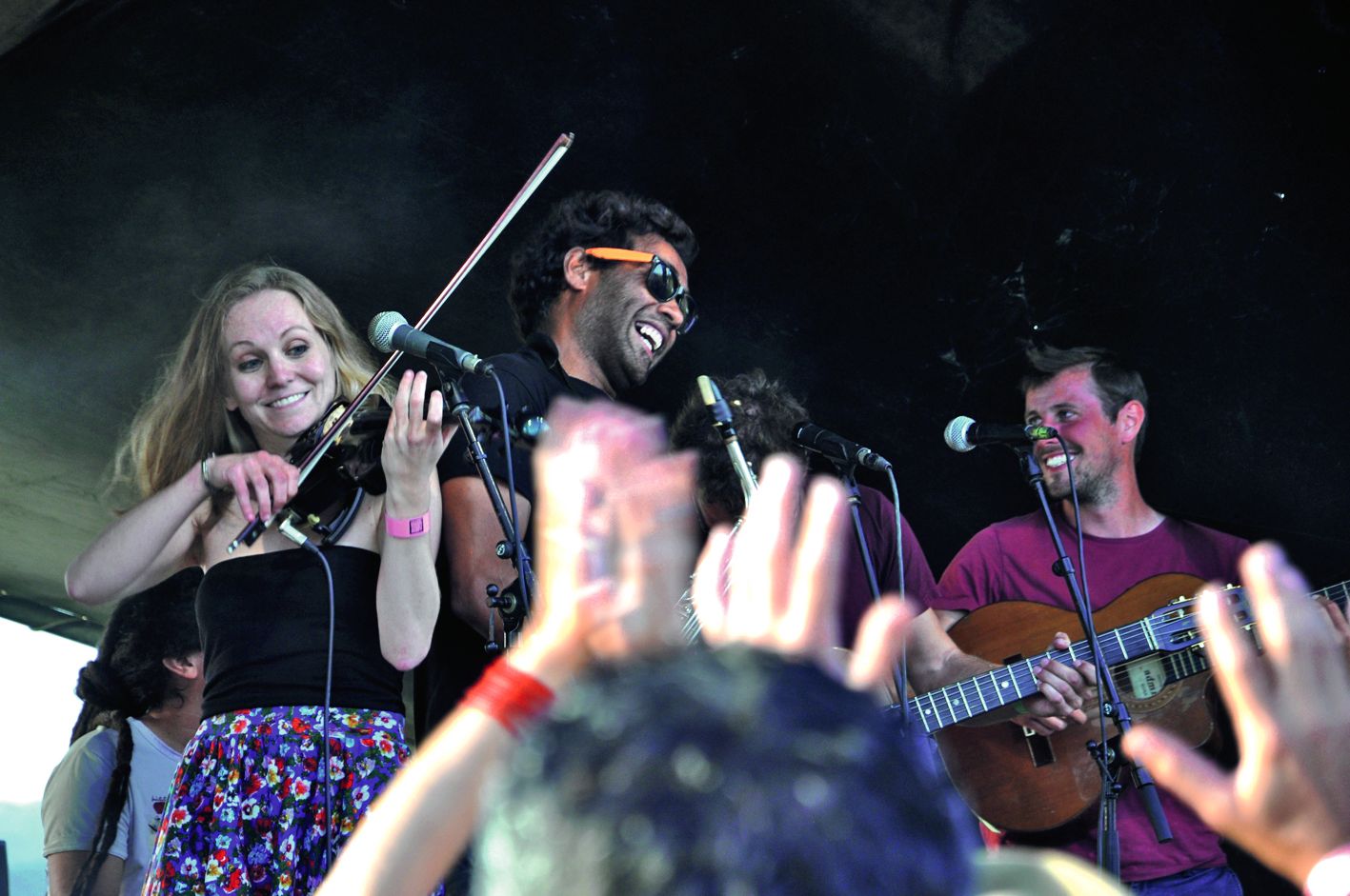 Les groupes locaux n’ont pas laissé refroidir le moteur lors du festival. Un peu swing,  un peu jazzy, Café Crème, en formation XL, a emporté son monde sous la « pyramide ». 
