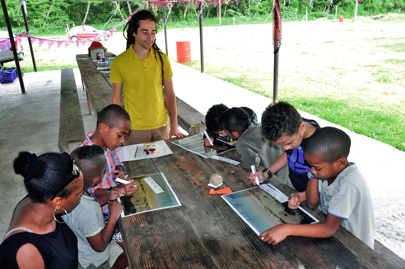 Jonathan Coll a proposé une animation pédagogique pour enseigner aux enfants ce qu’était la sterne néréis, quel était son mode de vie, les endroits où il nichait et surtout quels étaient les moyens déployés pour le préserver.