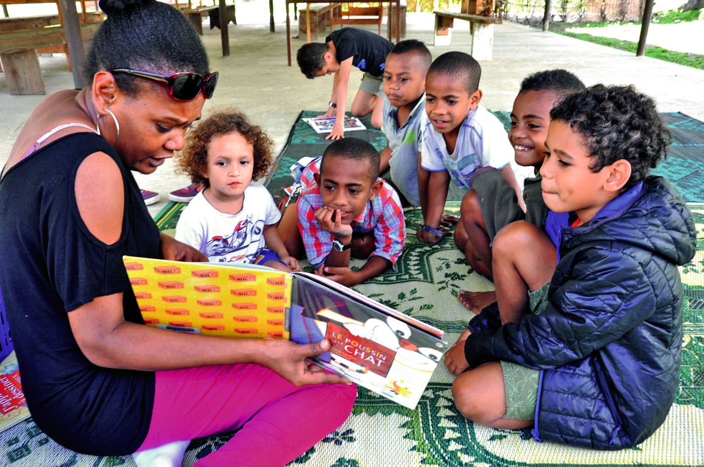 Irène a raconté aux enfants des contes et des histoires qui n’ont pas manqué de retenir toute leur attention.