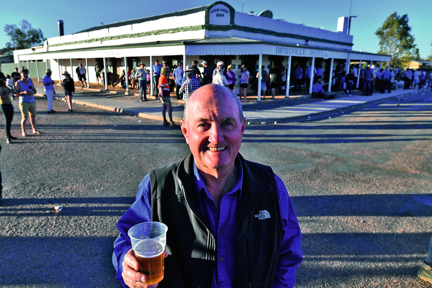 David Brook, actuel propriétaire du pub, situé à plus de 600 kilomètres de la grande ville la plus proche. Photo AFP