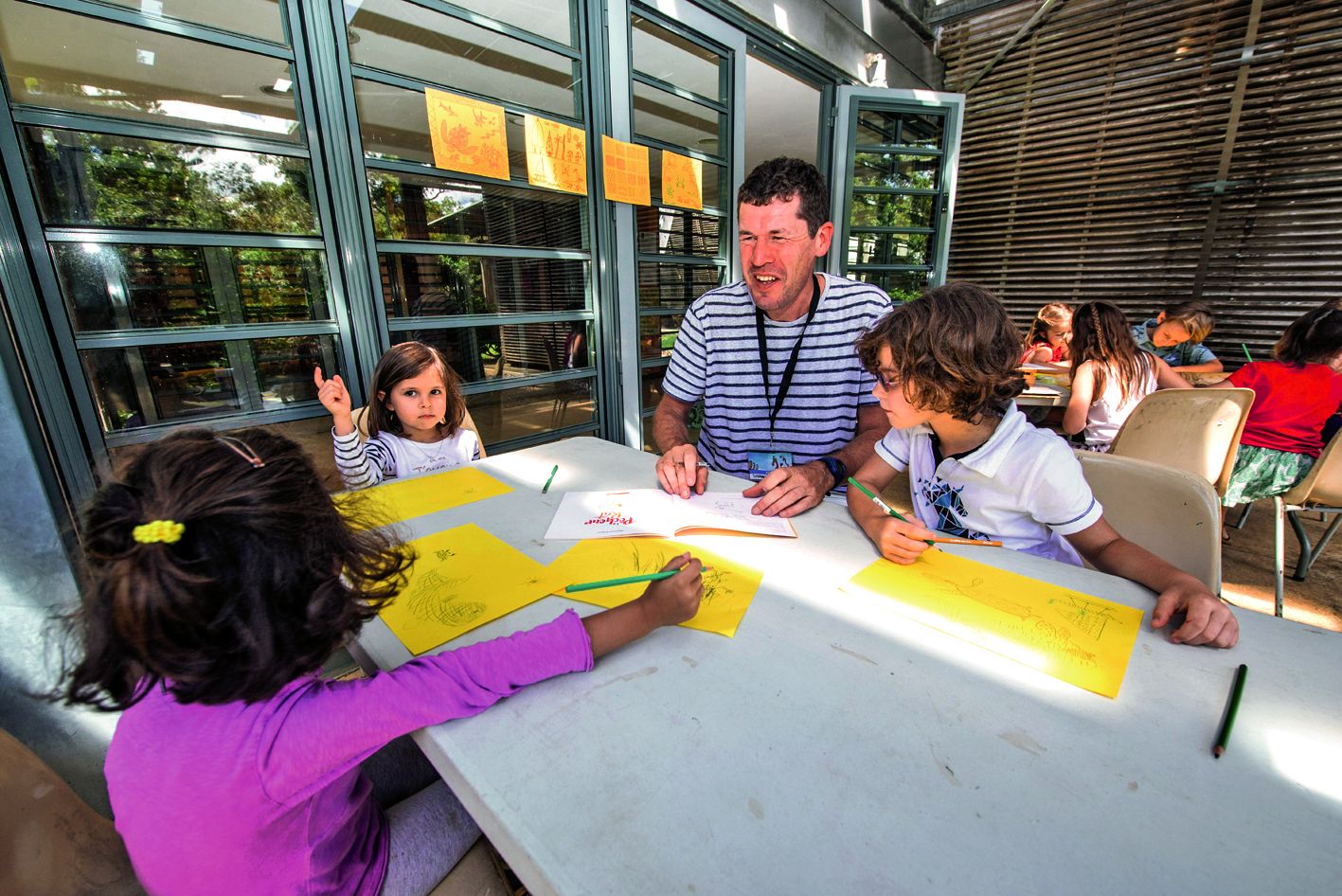 La journée d’hier était dédiée aux scolaires, qui ont pu s’essayer aux dessins à la manière des bambous gravés. Un atelier animé par l’auteur et illustrateur Stéphane Moysan.