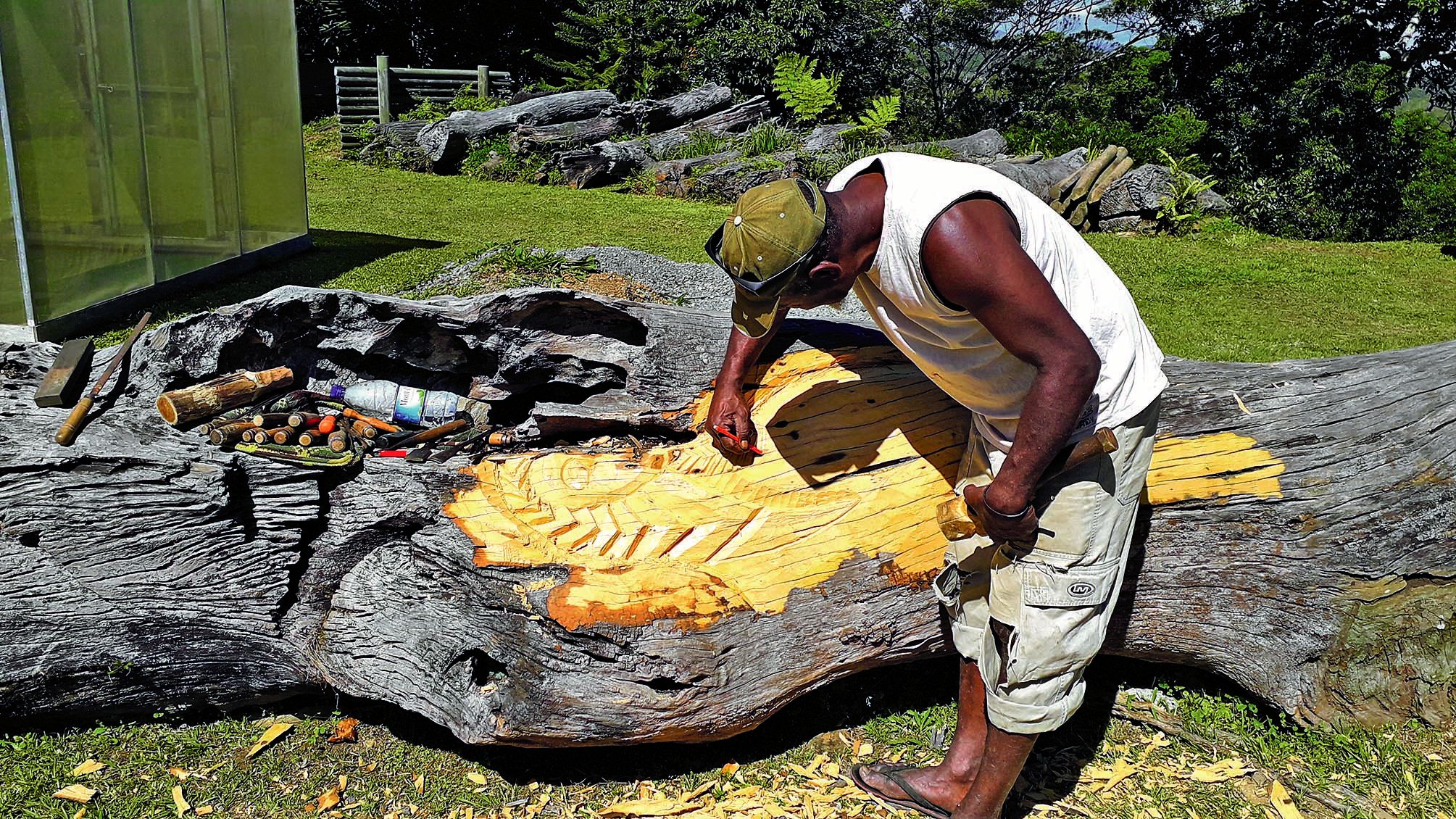 Jean-Jacques Poiwi, qui intervient depuis quelques années dans le parc, a animé un atelier de sculpture.
