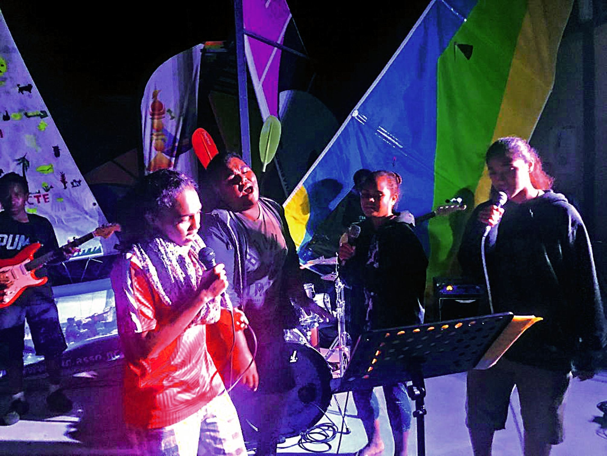 Les artistes de la Kaz Musical, du collège Laura-Boula, ainsi que Fafa du lycée des Iles ont aussi animé avec brio cette soirée de sélection.