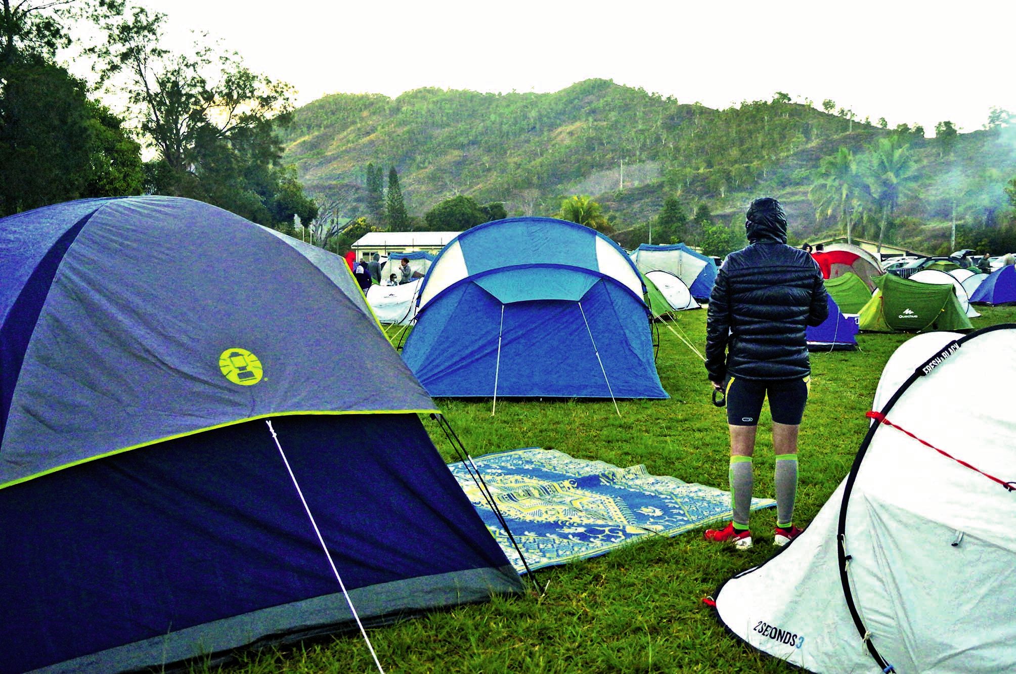 Au petit matin, après une nuit sous tente par 8 degrés, les raideurs ont pu découvrir à leur réveil le paysage et les difficultés qui les attendaient.