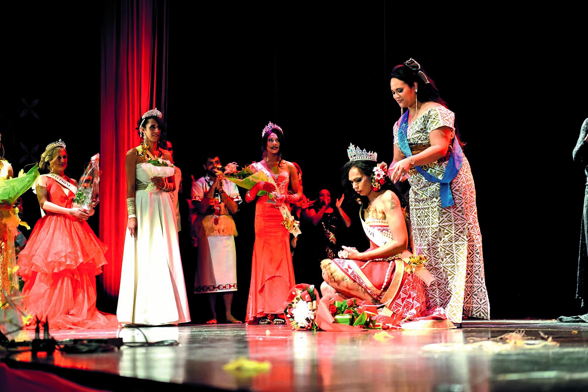Yelena lors de son couronnement en fin de soirée, samedi.Photo Mathurin Derel