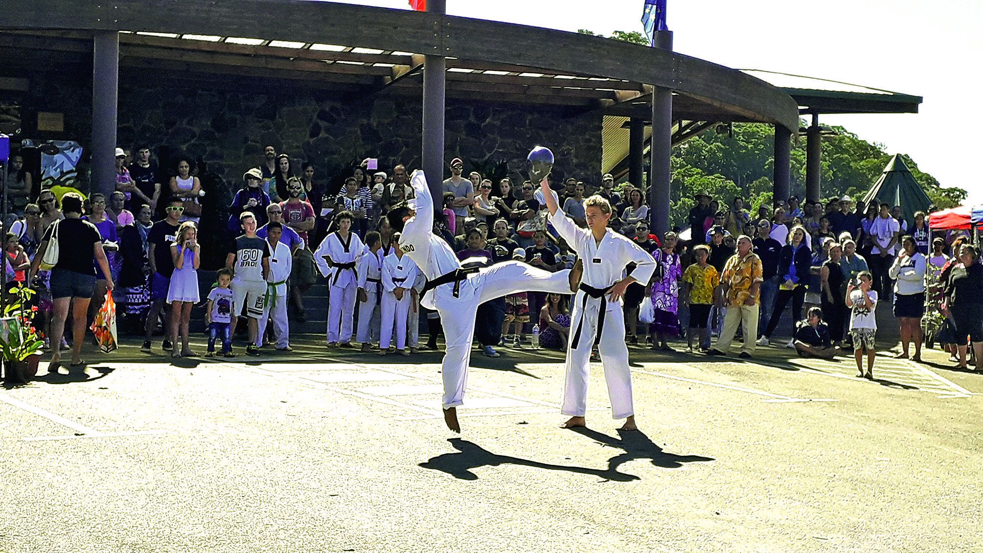Vers 9 h 30, une dizaine d’adhérents du club de taekwondo de La Foa ont fait une démonstration.