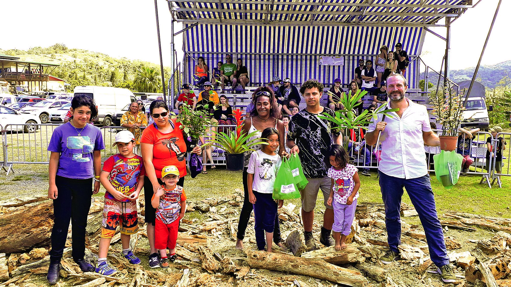 Les quatre vainqueurs des épreuves de la matinée, de gauche à droite : Léticia (2e, en rouge), Prisca (1re), Enjy (3e) et Nicolas, un Belge arrivé il y a un mois et demi.