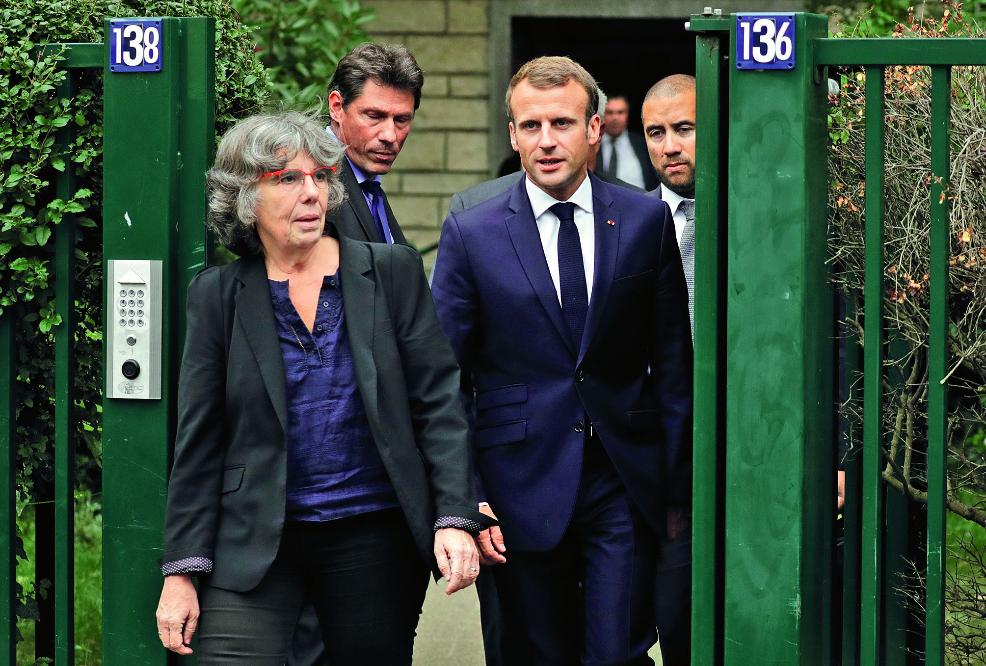 Emmanuel Macron et Michèle Audin, fille de Josette Audin, la veuve de Maurice.Photo AFP