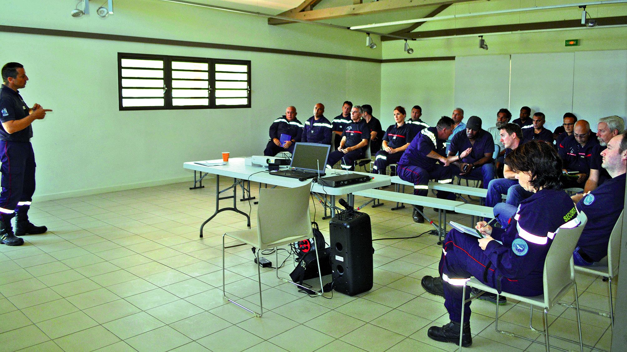 Le capitaine Christophe Baumann, chef des opérations, a tenu à la Maison de Déva une réunion préparatoire à la saison administrative des feux de forêt avec tous les chefs de corps du pays.