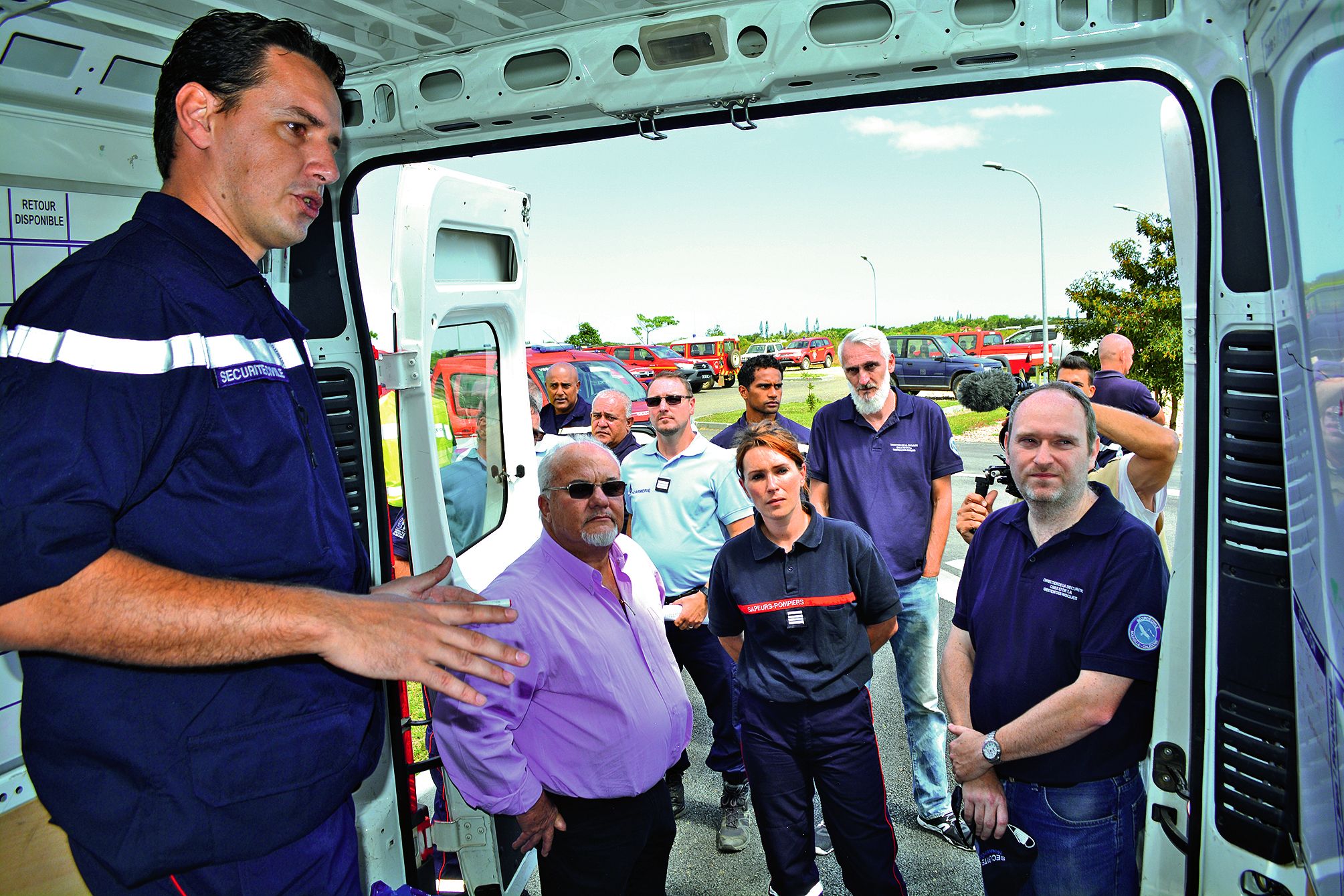 Le capitaine Anthony Guépy a informé Patrick Robelin, le maire de Bourail et directeur des opérations de sécurité (DOS) sur le terrain, de l’évolution de la situation.