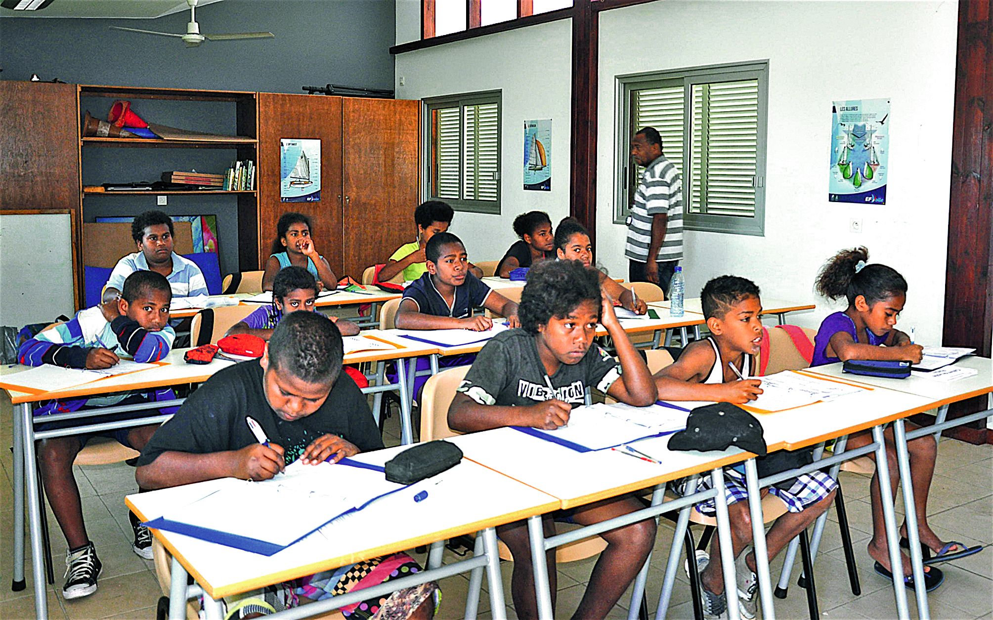Comme chaque matin, les enfants font le bilan de la veille avant  de commencer le travail de la journée.