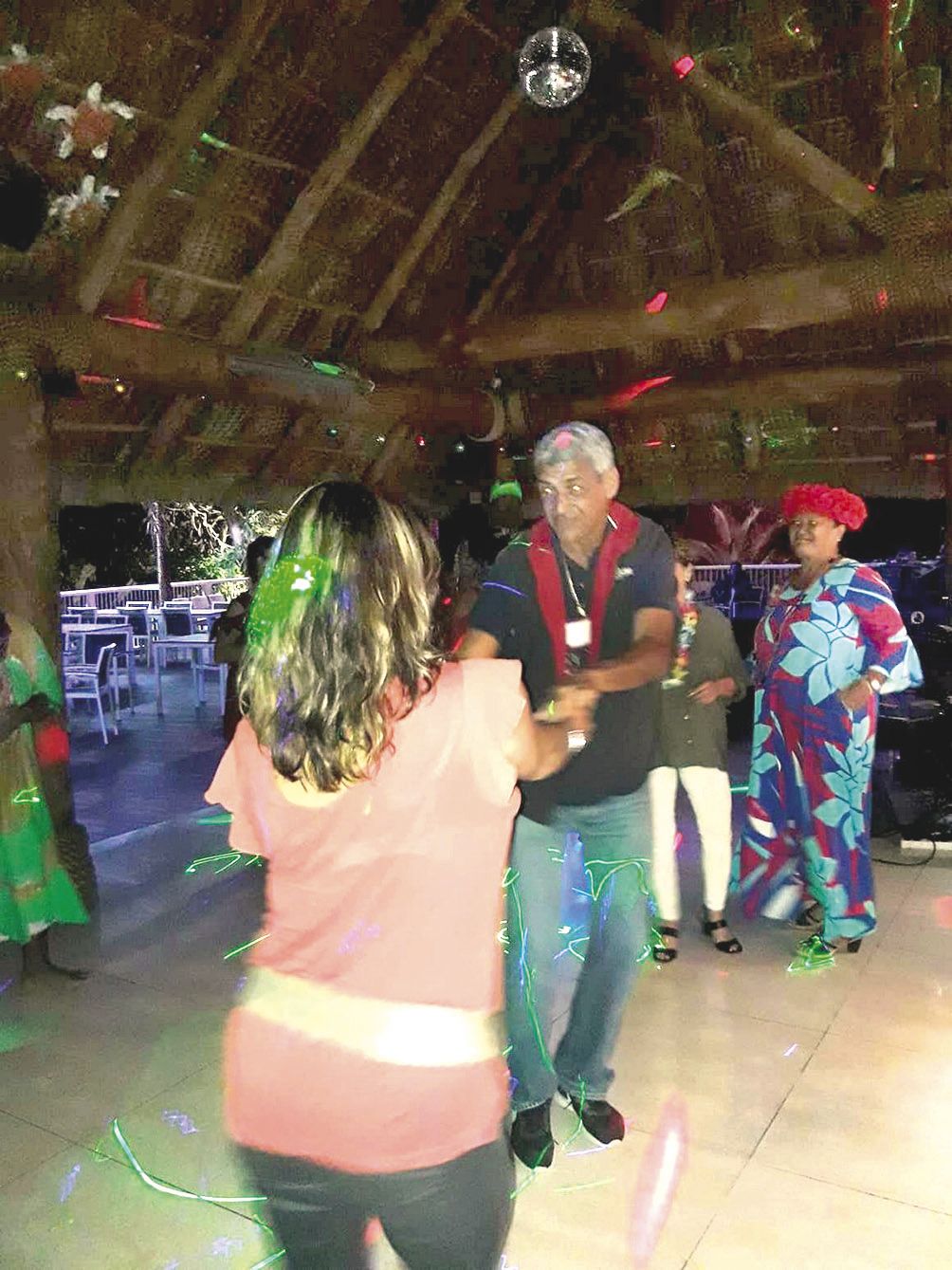 Ambiance tahitienne samedi à l’Auberge De Gaulle. La prochaine soirée sur le thème Jazz aura lieu le samedi 20 octobre, renseignements et inscriptions directement à l’Auberge ou en téléphonant au 42 88 71. 