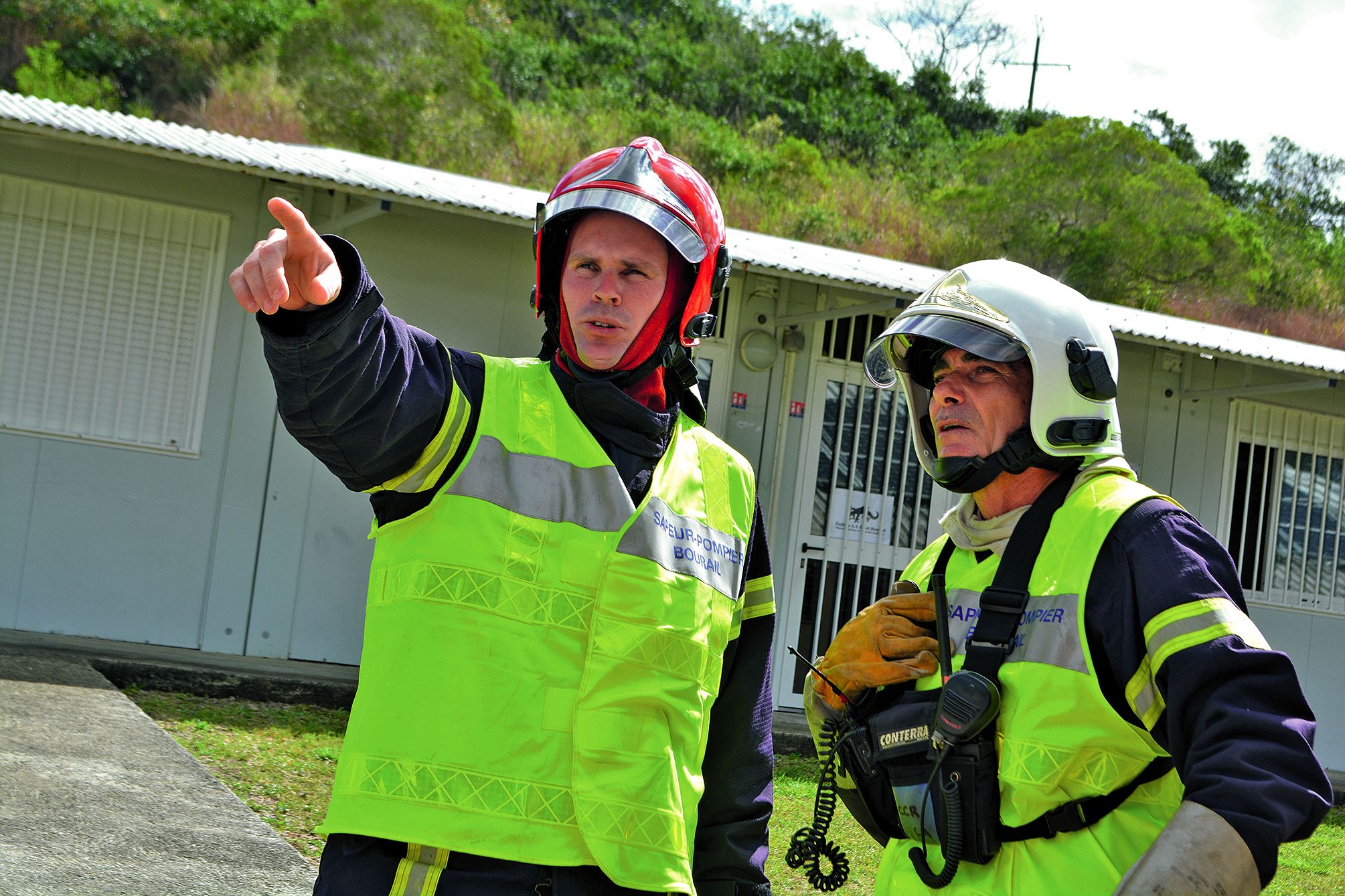 Le major Philippe Belpatronne (à droite) a dirigé les opérations sur le terrain, jusqu’à l’arrivée sur le site du lieutenant Maël Kerleguer, commandant des opérations de sécurité (COS).