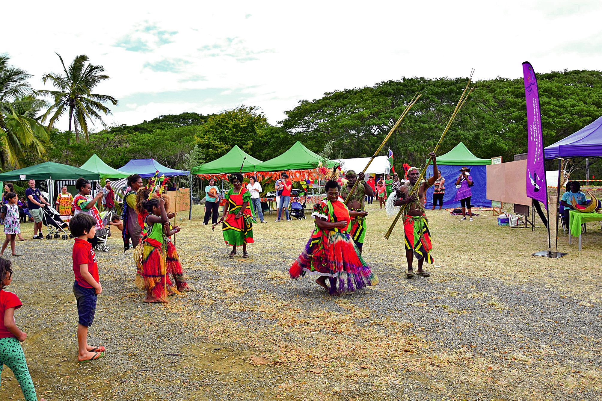 Après un défilé endiablé, un tour de piste a été effectué par les mannequins, représentant au mieux le thème de la journée, partage et connaissance des autres, pour le mieux vivre ensemble.