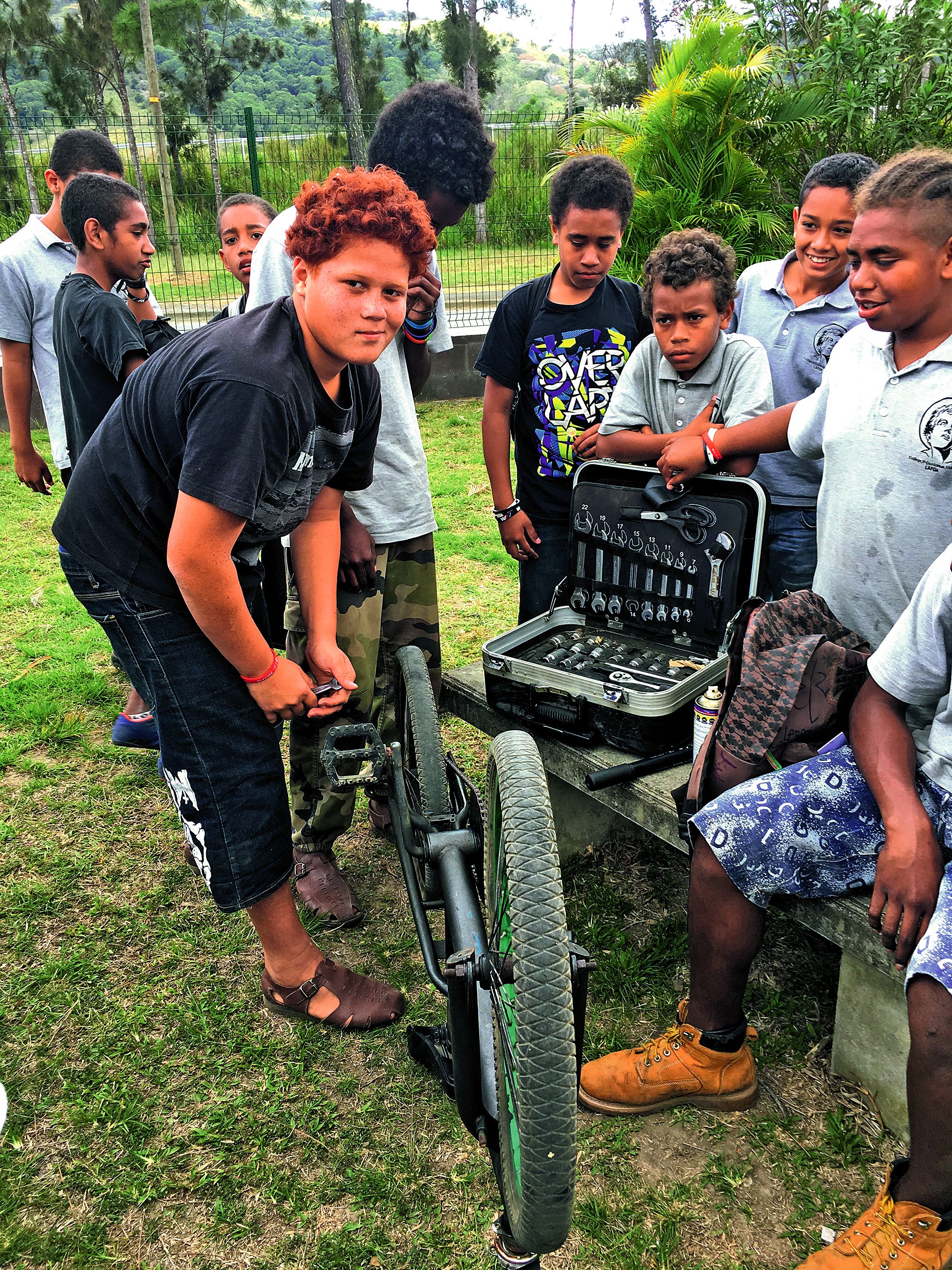 Le bricolage est  un art que certains  collégiens maîtrisent déjà, notamment dans la réparation de vélos.