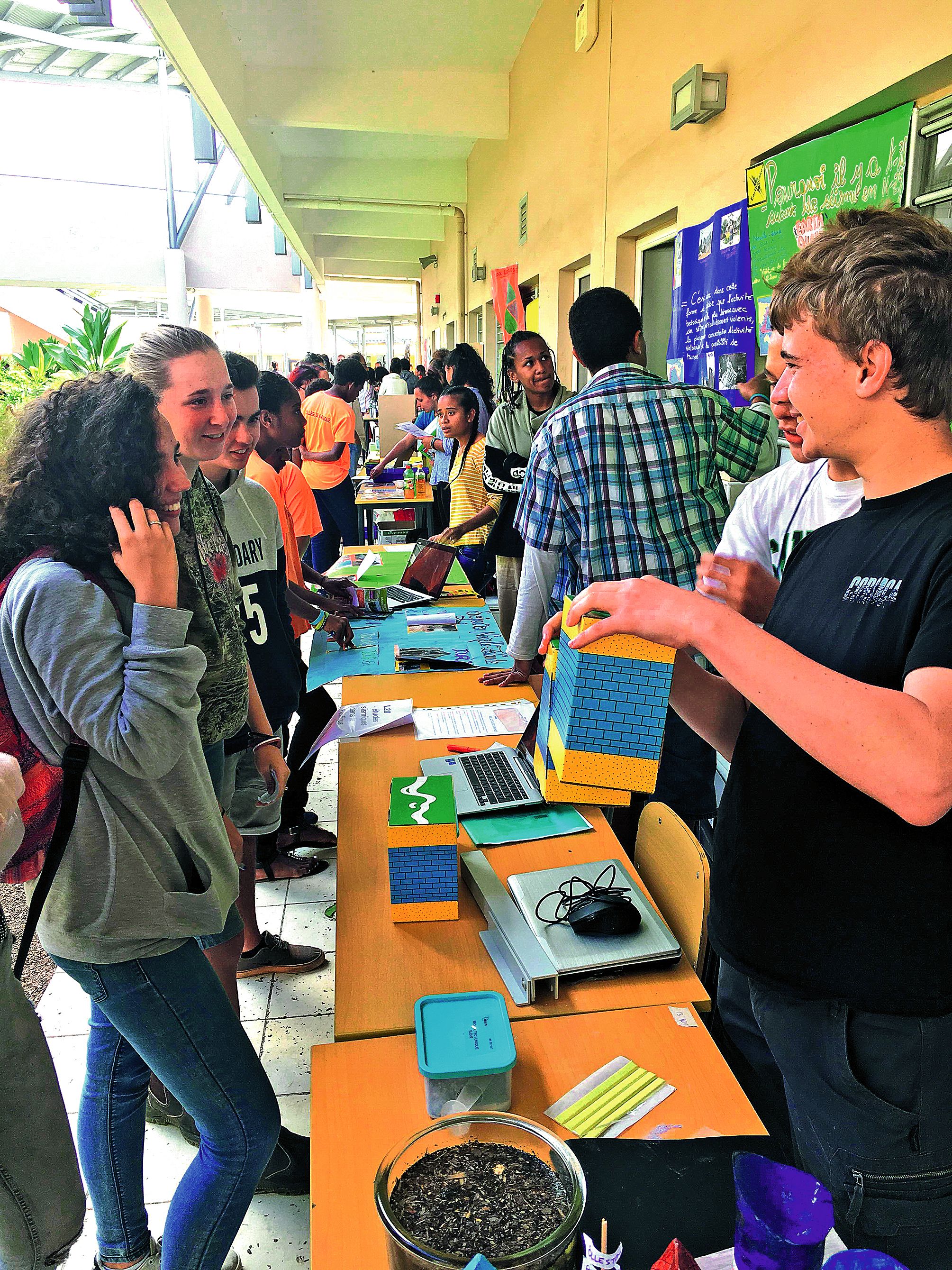 Ce village des sciences est une étape dans le Nord, avant la Fête de la science, qui se tiendra demain à l’Université de la Nouvelle-Calédonie, organisée par le haut-commissariat de la République par le biais de la Délégation territoriale à la recherche et à la technologie, le Cresica (Consortium pour la recherche, l’enseignement supérieur, l’innovation en Nouvelle-Calédonie) et le vice-rectorat, en collaboration avec l’association Symbiose.