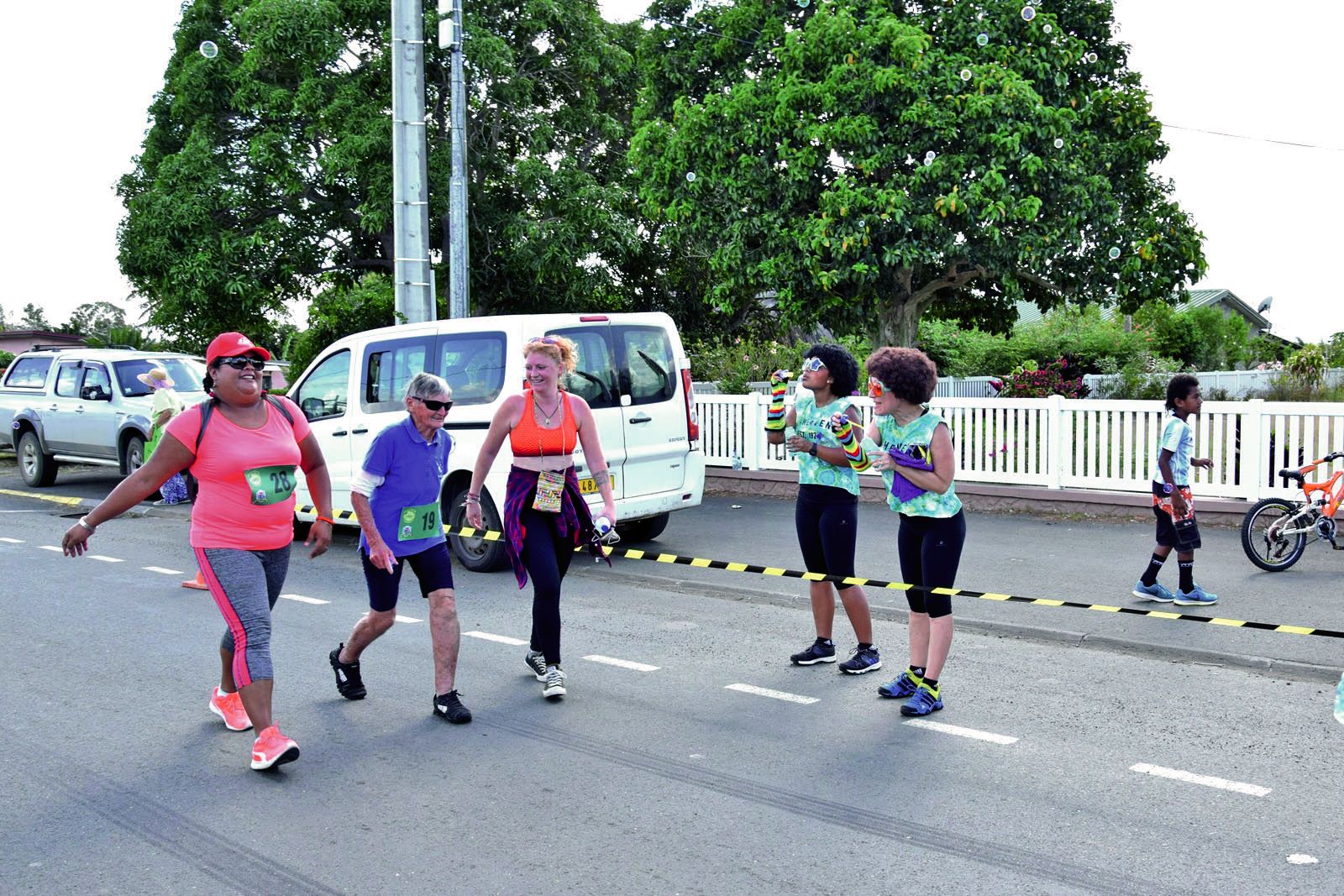 Présente chaque année depuis le début de la VKPéenne, Liliane Bernanos, dossard 19, a terminé la course et a remporté le trophée de la plus ancienne participante.