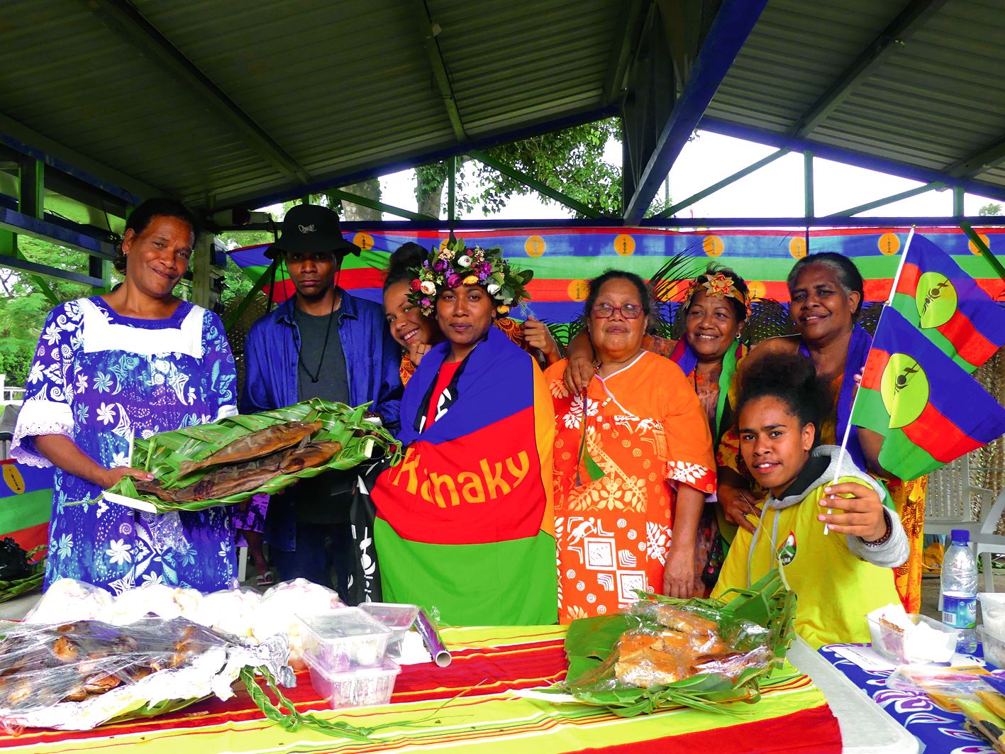 Parmi les participants, les membres du comité national de campagne de Yaté ont préparé de nombreux plats qui sont partis comme des petits pains. « Il ne reste presque plus rien ! sourit Dorothé. Je suis heureuse d’être là. C’était important de nous retrouver tous ensemble. »