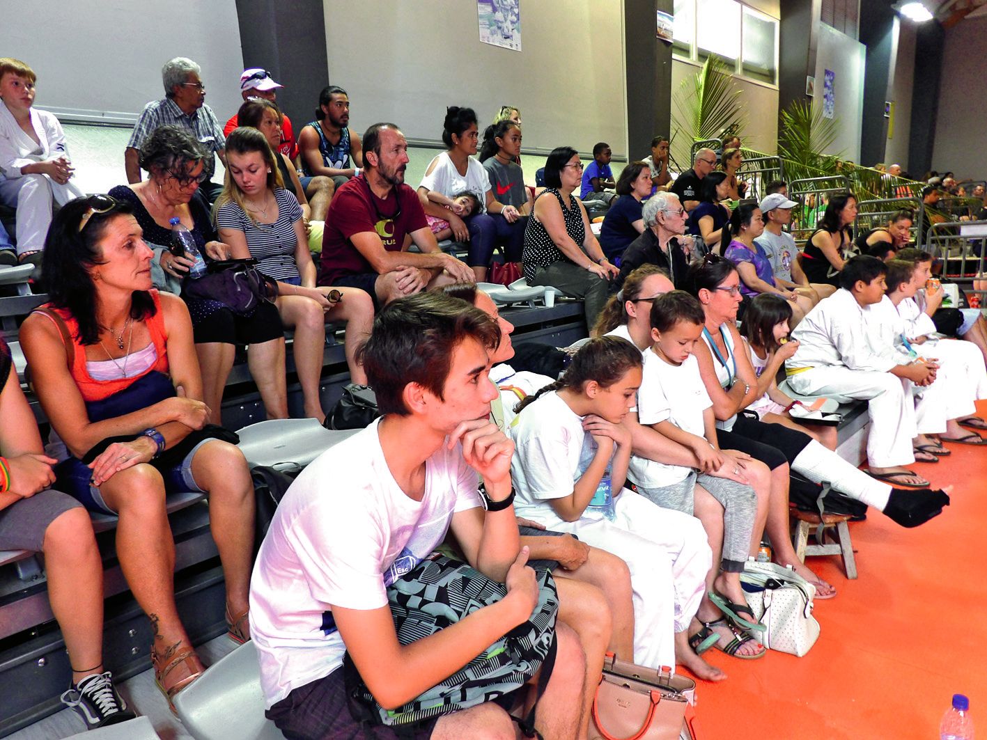  Un nombreux public était au rendez-vous pour encourager les jeunes Calédoniens, notamment Emilie Deunette (BKC), Kenza Amatsokermi , Louis Monchy ou encore Isham Slamet.