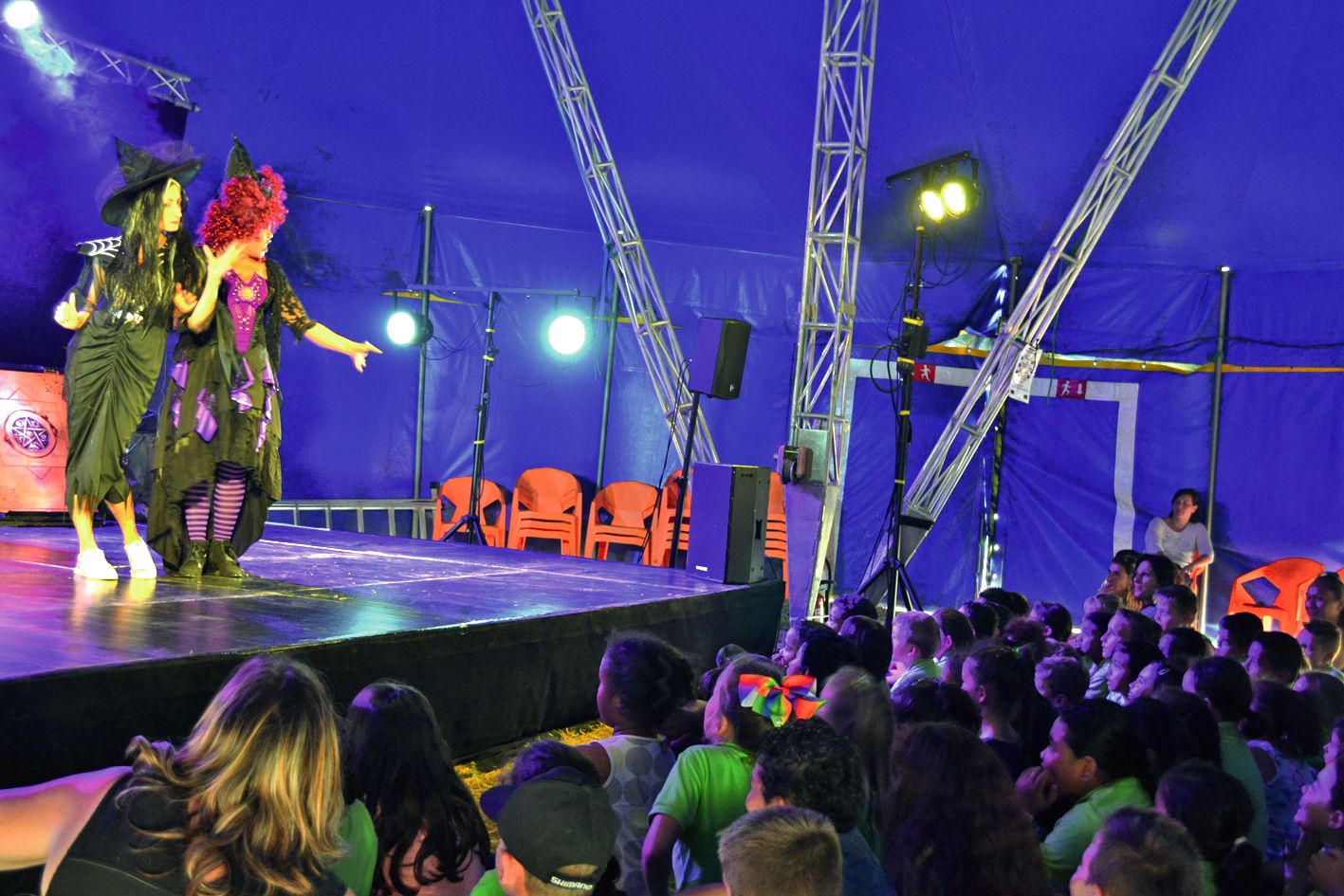 Jusqu’au 21 octobre, scolaires et grand public assisteront gratuitement à de nombreux spectacles. Hier, une centaine d’élèves de CE1 et de CE2 des écoles Renée-Fong et Frederick-Louis-Dorbritz ont frissonné de plaisir devant « Les sorcières contre attack », de la compagnie les Kidams.