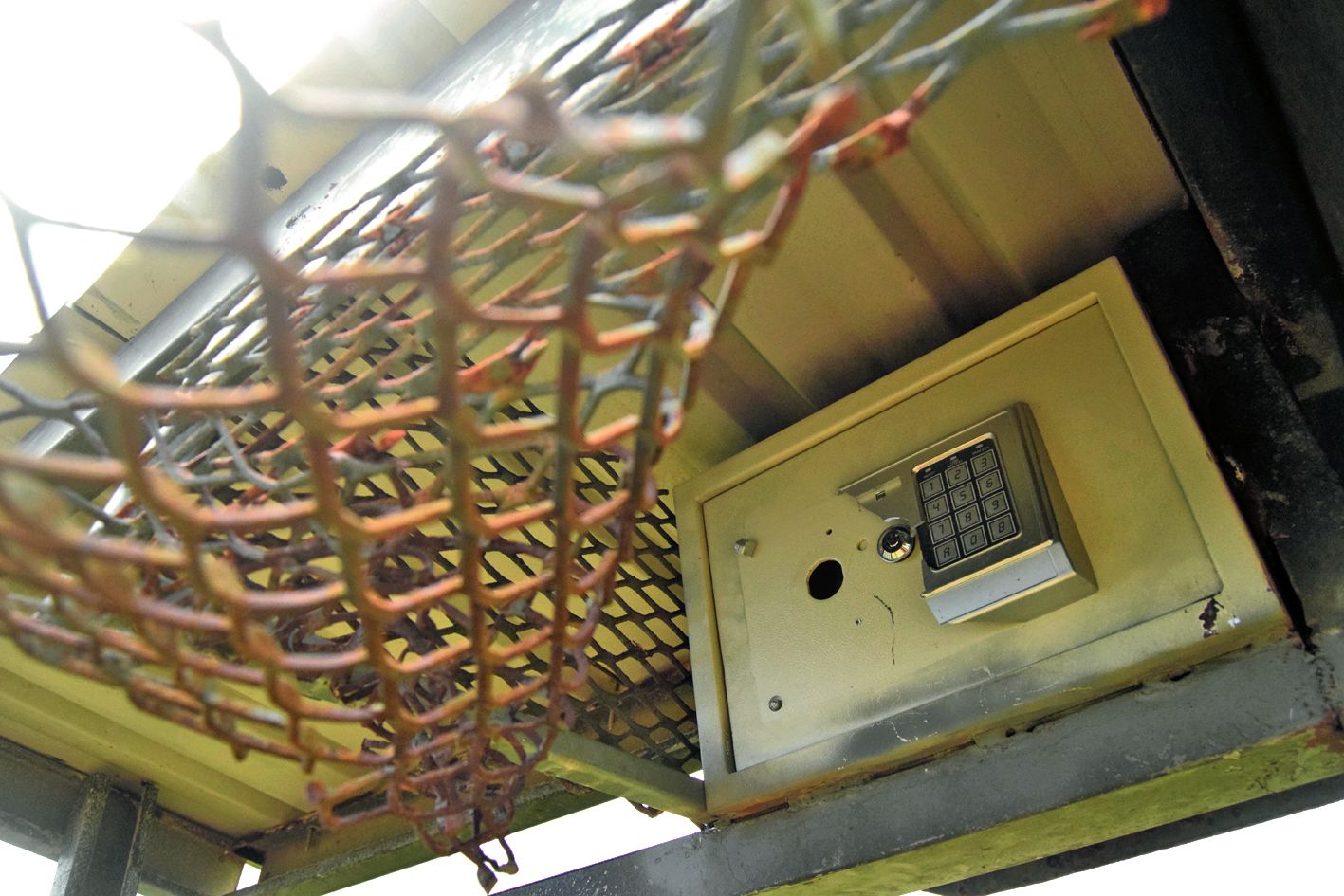 Le coffre qui renferme la clef du club-house est la cible des délinquants pour la cinquième fois en trois ans. 