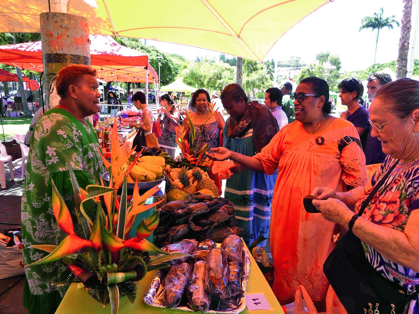 Plantes, fruits , légumes, poissons ont coloré  ce rendez-vous.  « Ces produits sont cultivés à Dumbéa avec amour », sourit Kataoui, derrière son stand.