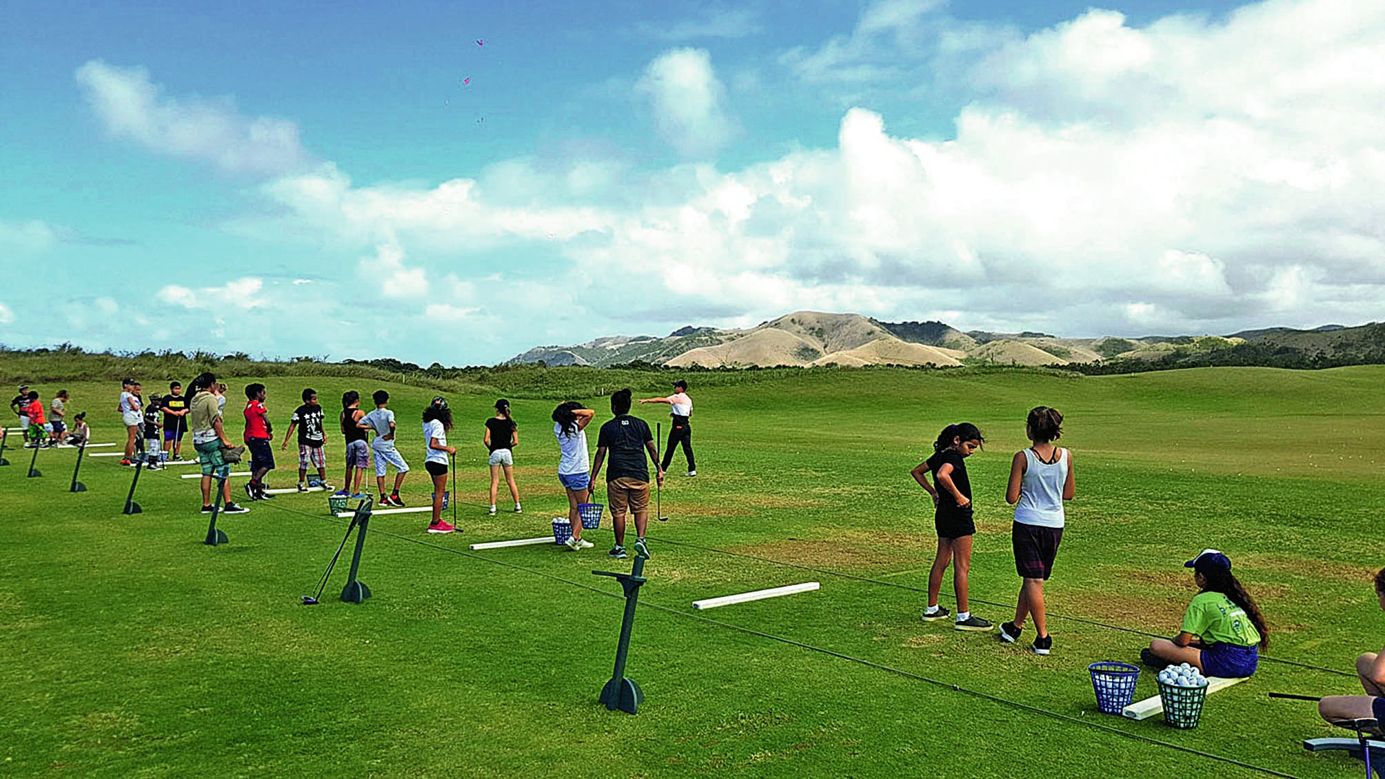 Les enfants ont pu découvrir le golf sur le parcours  du Sheraton Déva.