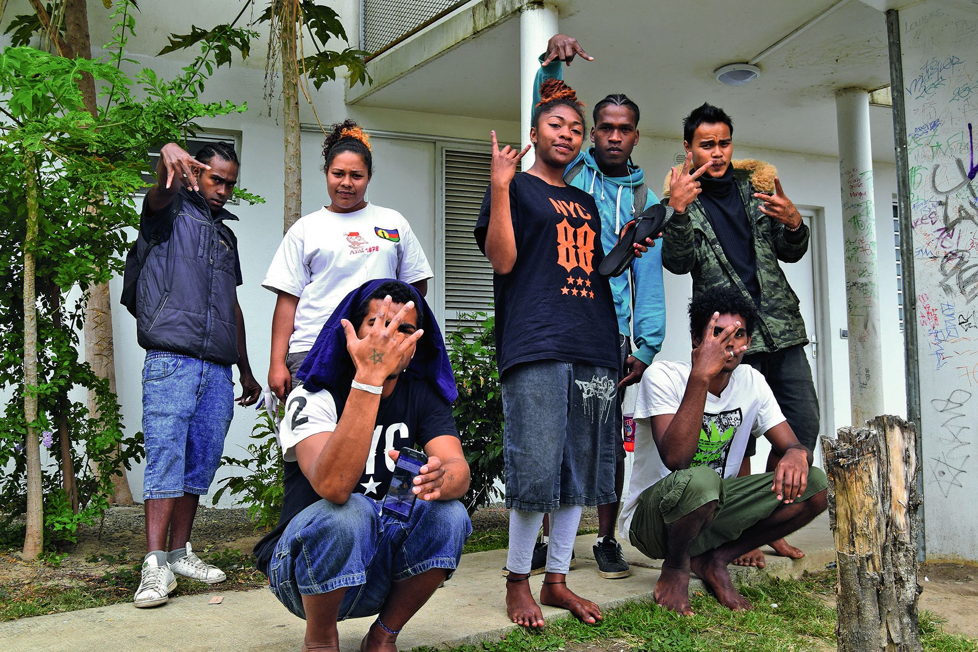 A Macaranga, les jeunes du « 76 » aimeraient des abris, des terrains de foot plus grands et « manger moins de poussière ».