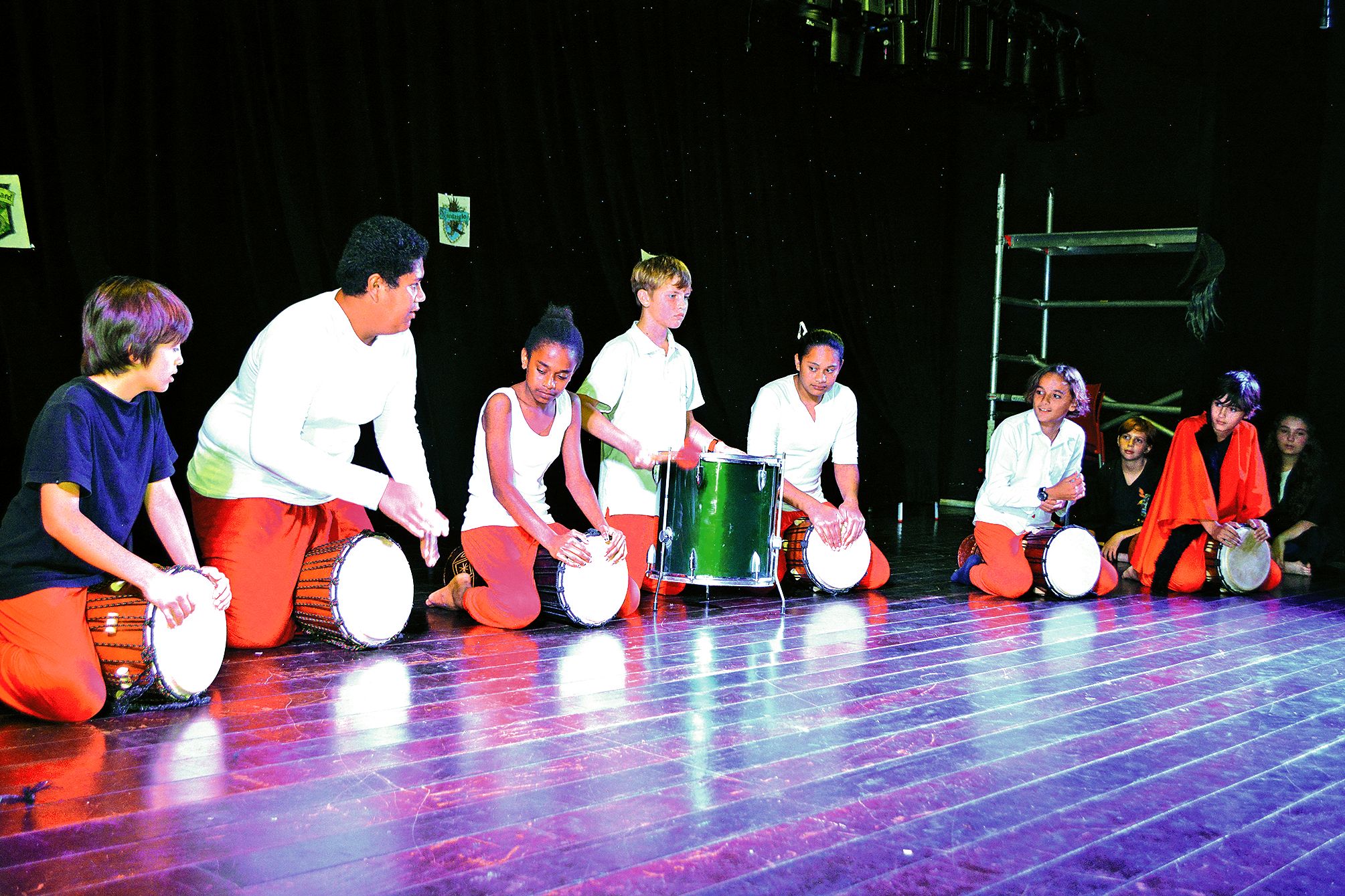 La prestation des joueurs de djembé  et autres tambours n’est pas passée inaperçue. Les élèves ont donné le meilleur d’eux-mêmes pour assurer cette partie  du spectacle.