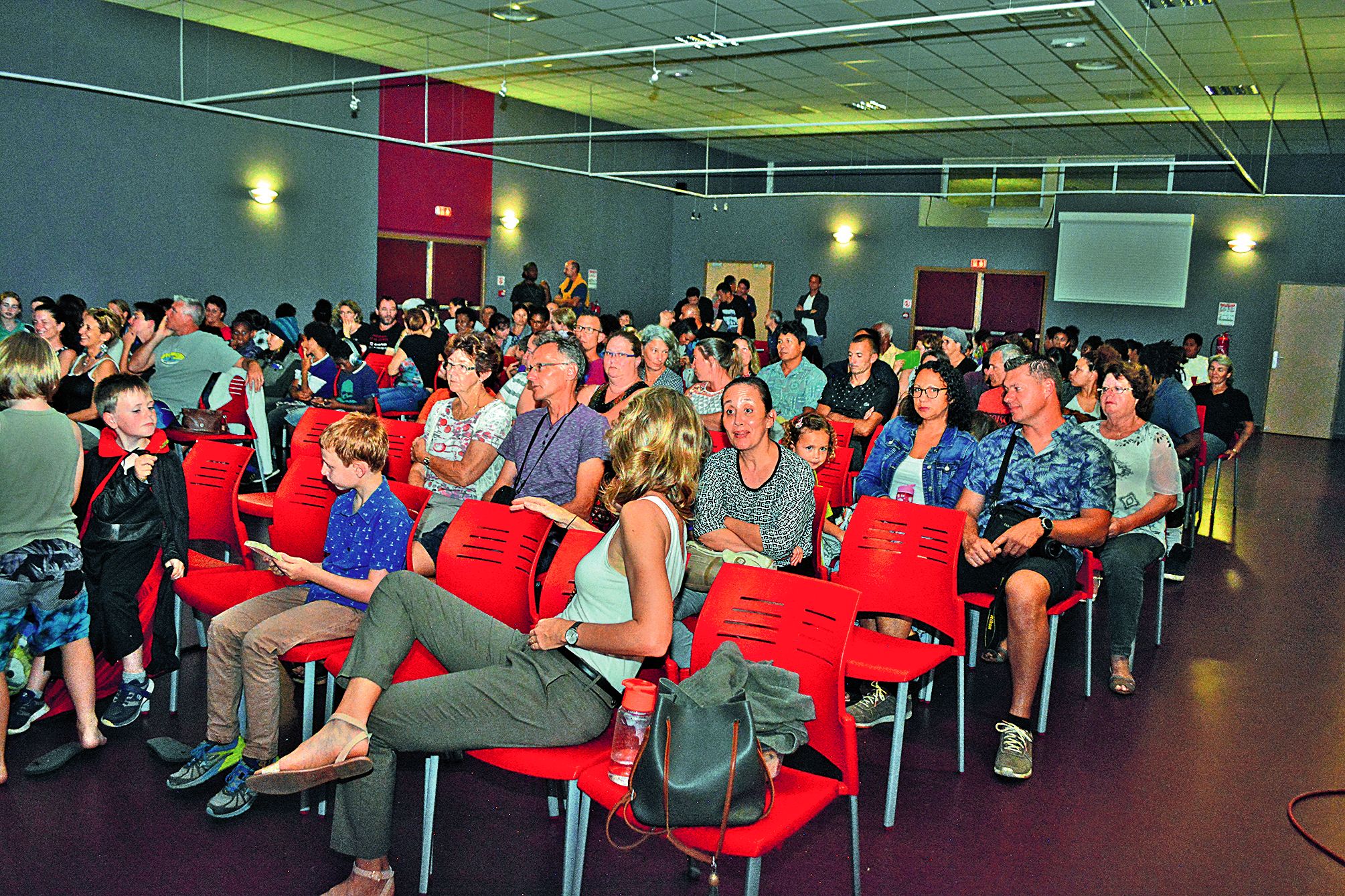 Pour cette soirée théâtre exceptionnelle, la salle du Colisée a fait le plein. Ce qui n’a pas été pour déplaire aux organisateurs et aux comédiens en culotte courte. « Cette pièce sera rejouée au mois de novembre à la salle polyvalente », a annoncé Dominique Sala.