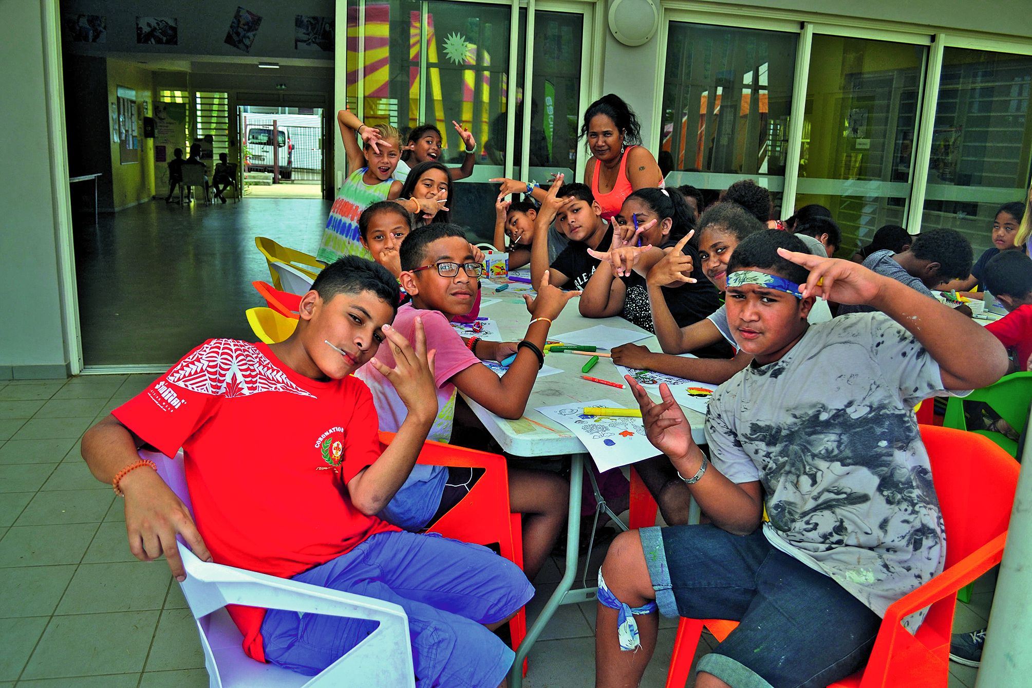 De nombreux jeunes ont participé à l’atelier arts plastiques. Ils se sont appliqués pour satisfaire les intervenants.  Des cadeaux étaient  à gagner.