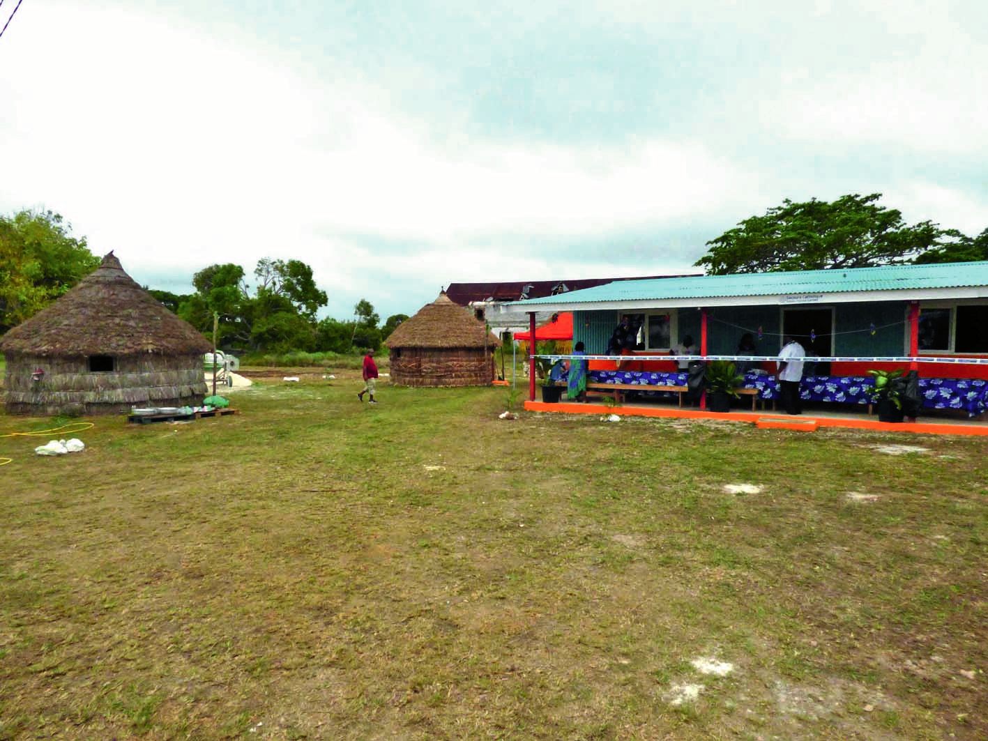 Le centre est composé d’une maison et de trois cases, destinées  à héberger les jeunes.