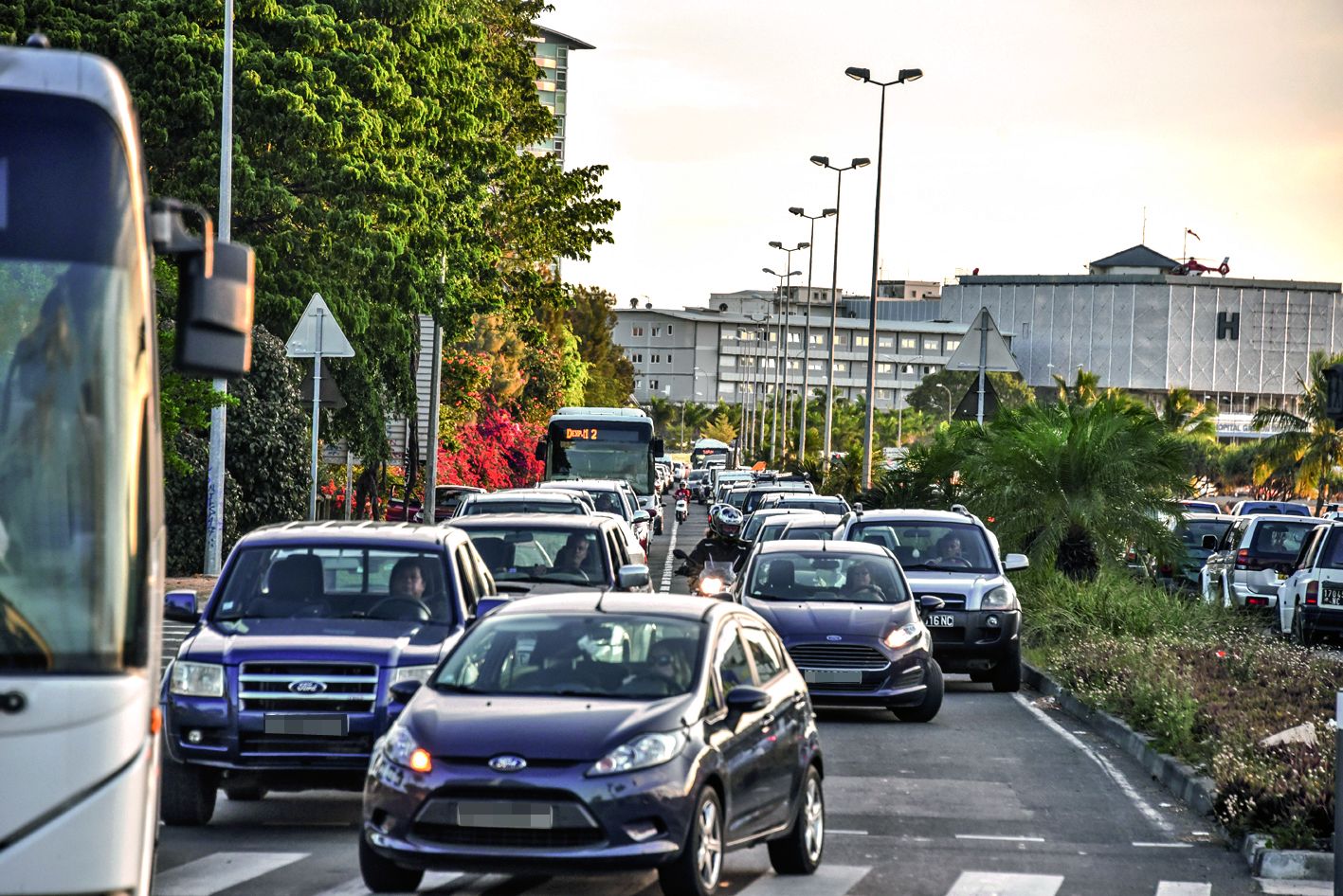 Chaque fin d’après-midi, il est difficile de sortir de Nouméa…Photo : J.C.