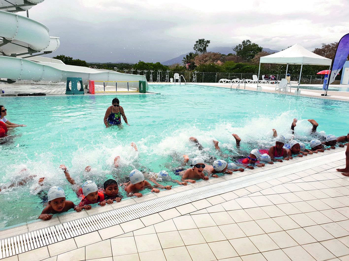 Les petits nageurs ont commencé leur semaine par un test, tous ensemble, avant d’être répartis en groupes de niveau.