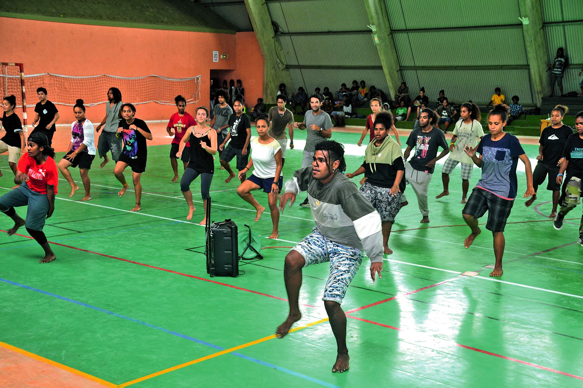 Une quarantaine d’élèves ont appris avec Djadam, de Moebius danse, une nouvelle chorégraphie. Photos C.O.