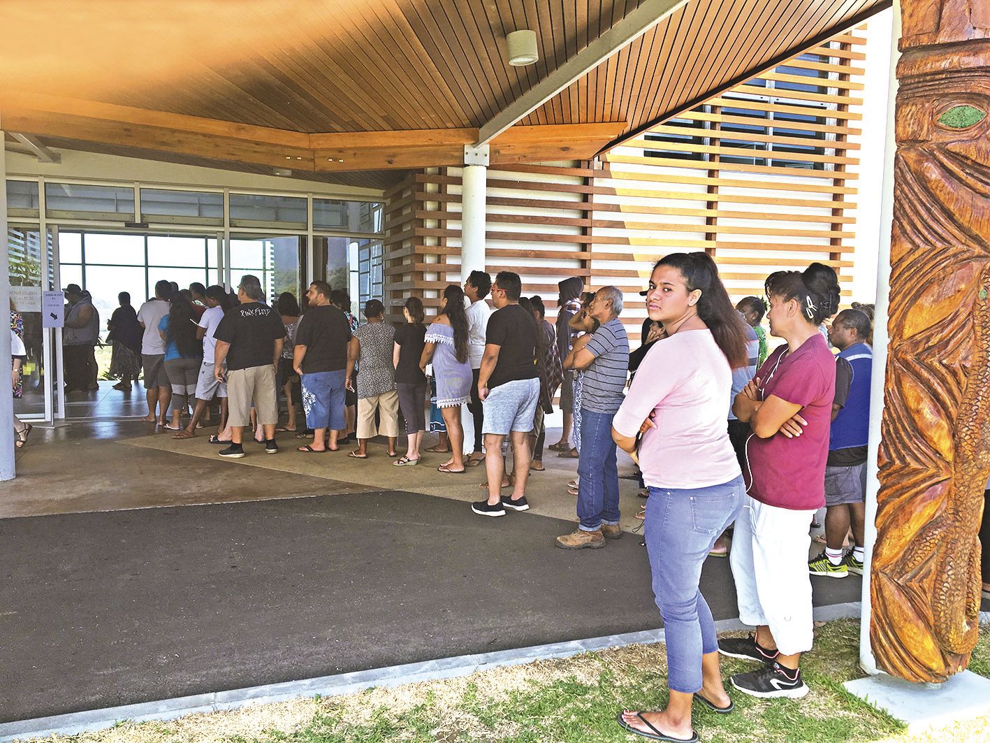 Le plus gros bureau de vote de la commune était le numéro 2, à l’hôtel de ville avec 1 451 inscrits. Il fallait prendre son mal en patience pour atteindre l’urne. Une situation due essentiellement « à de nombreuses inscriptions automatiques », souligne Georges Naturel.