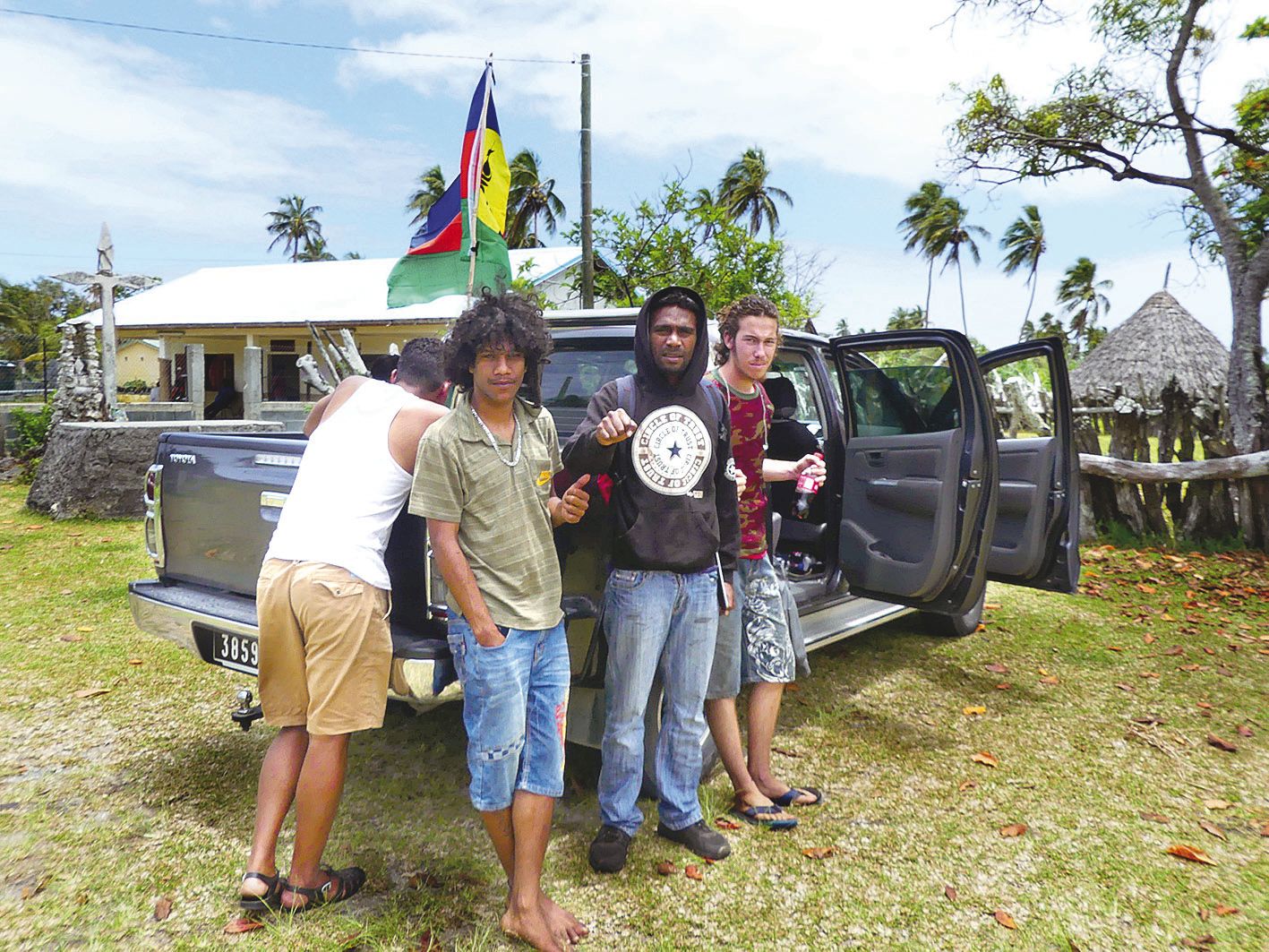 A l’entrée du bureau de vote de Weneky, les jeunes ne cachent pas leur fierté d’être venus voter. « On est optimiste, peu importe l’issue du scrutin, il y aura d’autres consultations,  ce n’est pas terminé », glisse l’un d’eux.