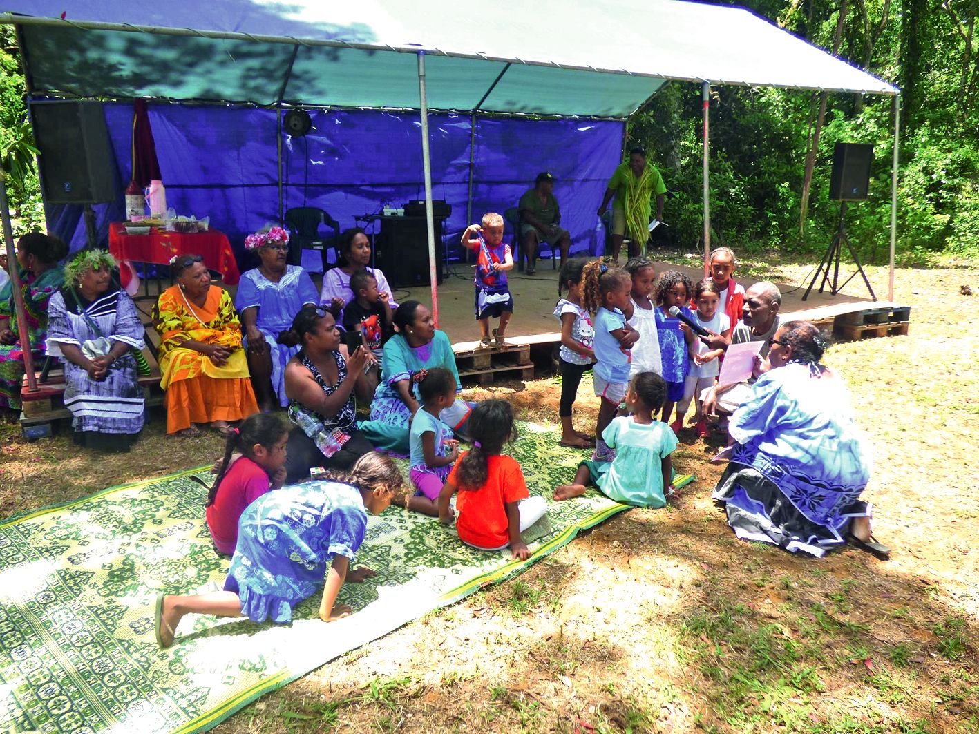 Côté animations, les enfants de l’école primaire publique de Luecilla ont présenté un spectacle sur la noix de coco. Sous forme de comptine, ils ont énuméré ses bienfaits.