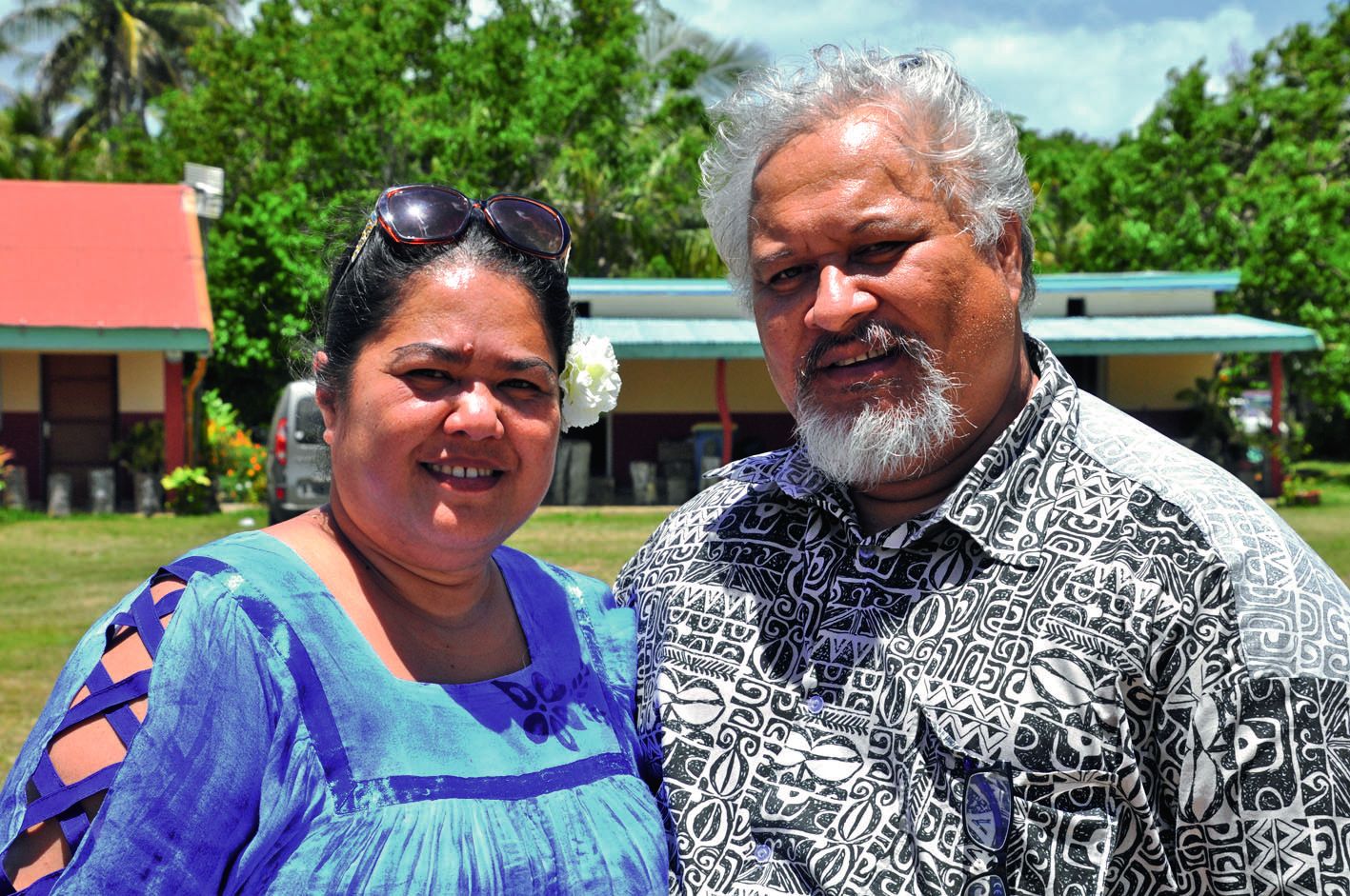 Cindlina et Pascal Florès devant leur domicile, à Ténane.