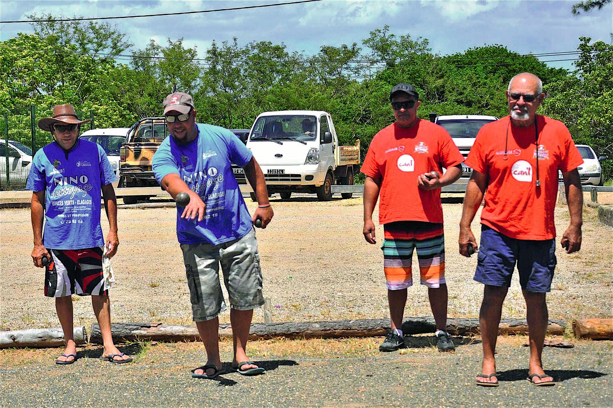 La commission communale avait également invité le Club bouliste de Ouégoa. Trente-trois doublettes réparties en poules ont disputé les phases éliminatoires pour accéder aux phases finales avec en ligne de mire les huit premiers prix : 90 000 francs aux 1er, 60 000 francs aux 2e, 50 000 francs aux 3e, 40 000 francs aux 4e et 15 000 francs des 5e aux 8e.