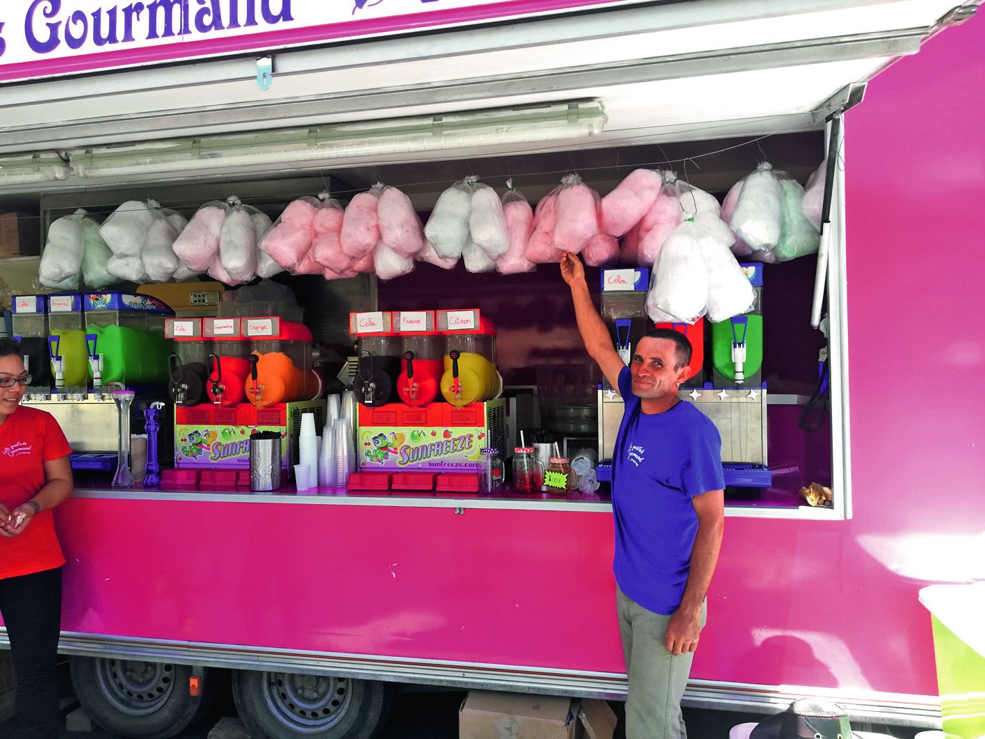 Plusieurs stands de restauration ont été installés. Concernant les barbes à papa, elles ont connu un franc succès.