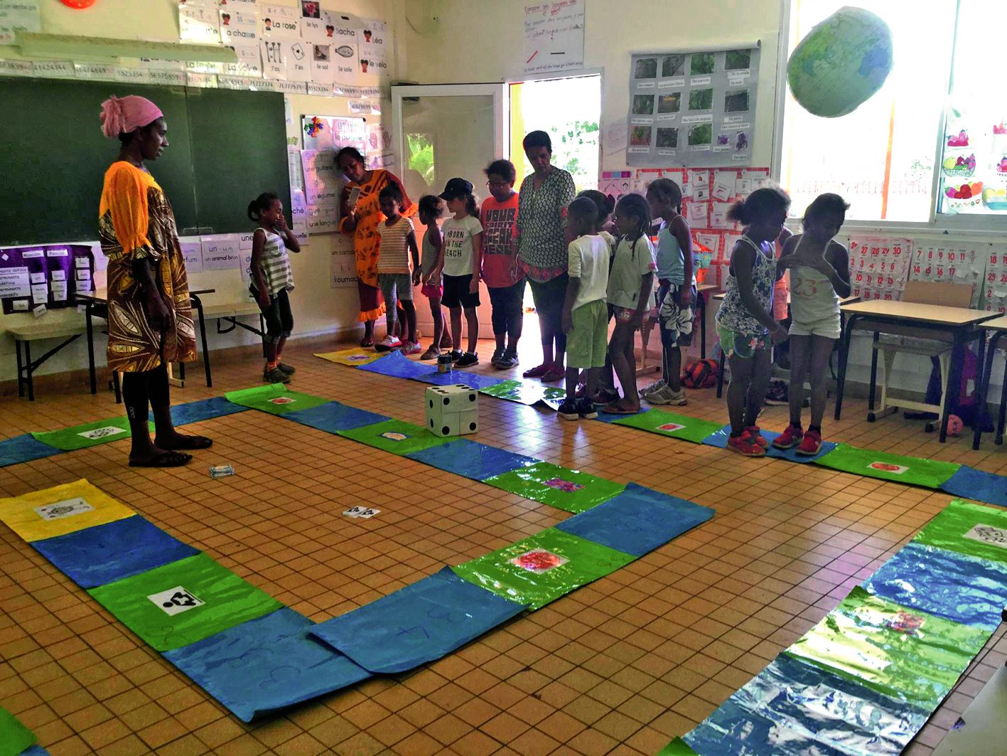 L’après-midi, avec les enseignants et le concours des parents d’élèves, les jeunes du nord de l’île ont participé à des ateliers jeux à l’école Pasias.