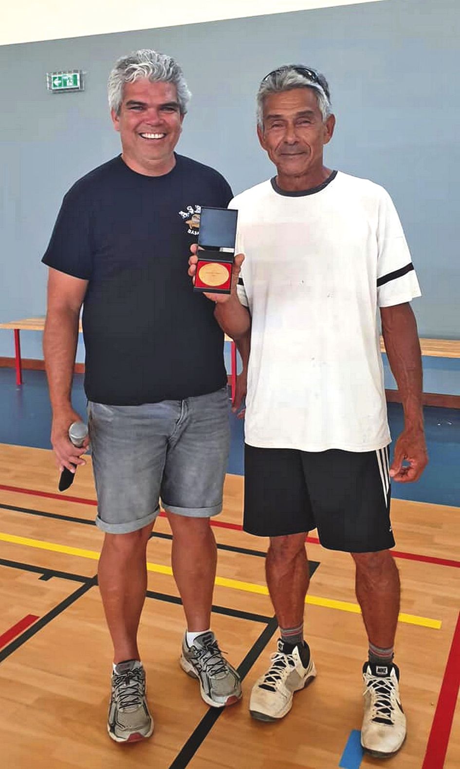 VOH. Rolland Durand, coach du Basket club Voh Koné Pouembout et champion de Calédonie dans les années 80, a été récompensé, samedi après-midi, de la médaille d’or du mérite, pour le développement du basket calédonien et ses résultats.