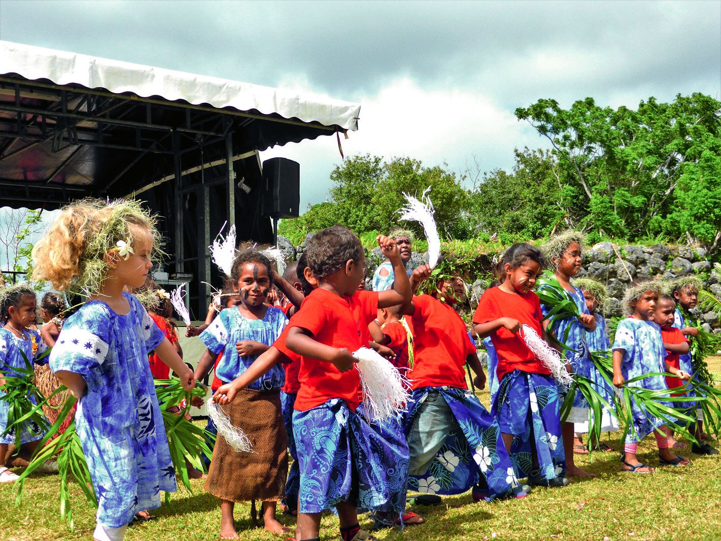 Jeudi 15 novembre, les petits de l’école d’Atha sont venus honorer les grands avec un chant nengone.