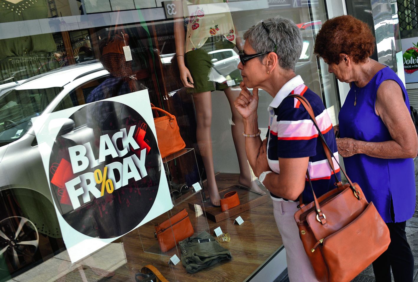 Toutes les vitrines des commerces du centre-ville ont donné le ton.