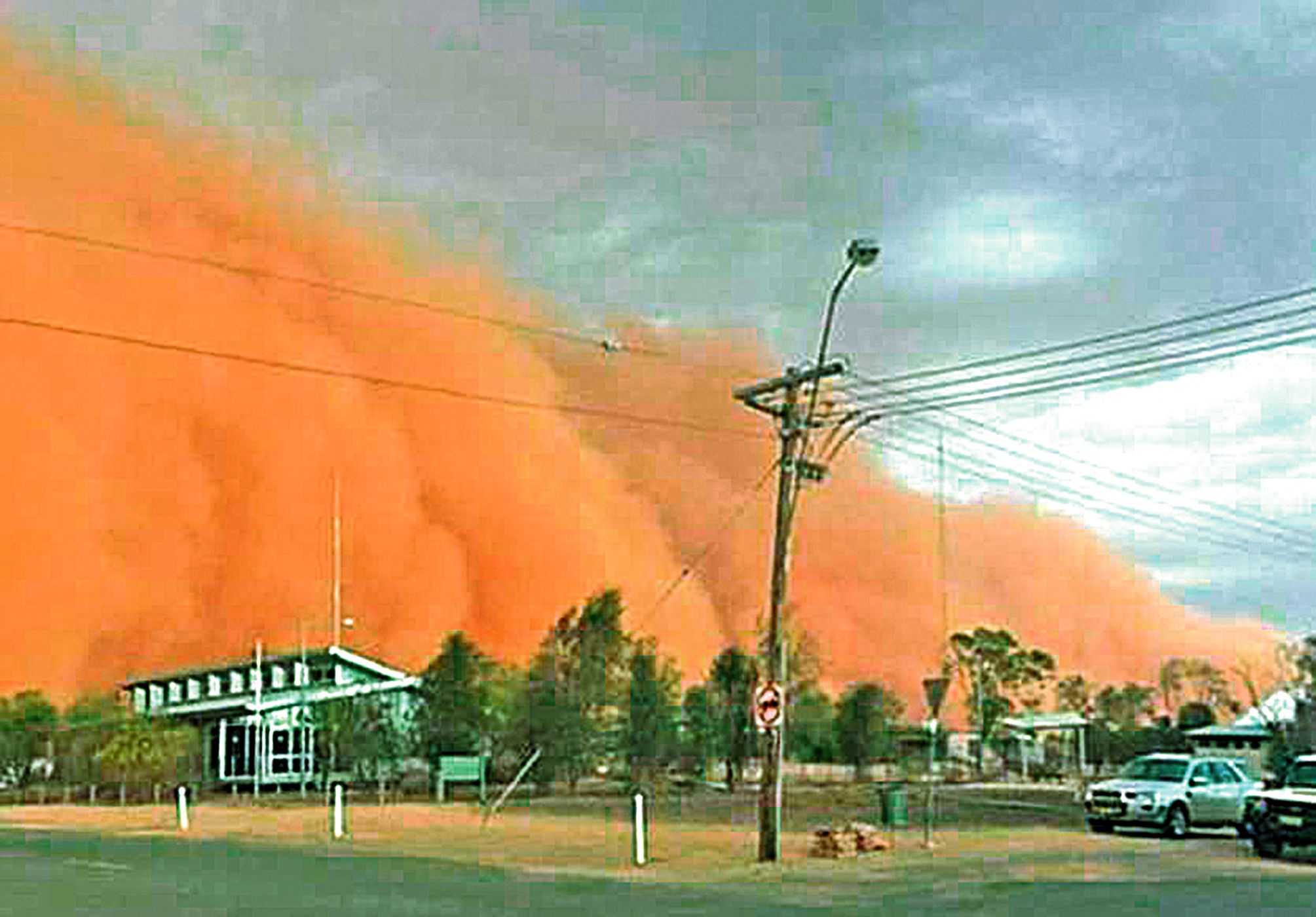 Une tempête de poussière avec des rafales de vent dépassant les 60 km/h s’est abattue cette semaine près d’Adélaïde. Capture écran Instagram ducatimanaus