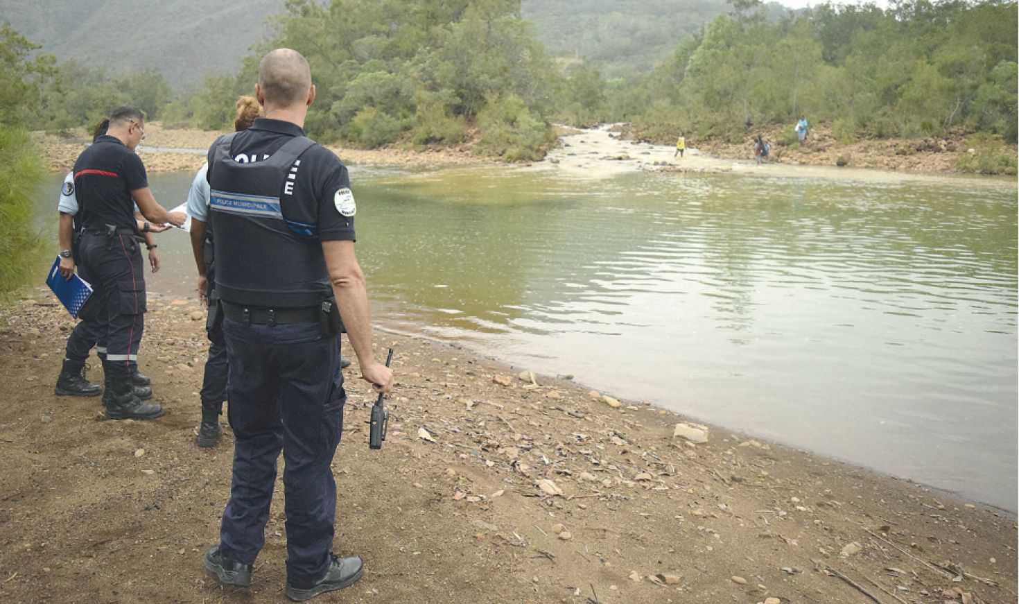 Des patrouilles pédestres s’effectueront quotidiennement  le long des berges de la rivière.Photo Archives Lnc