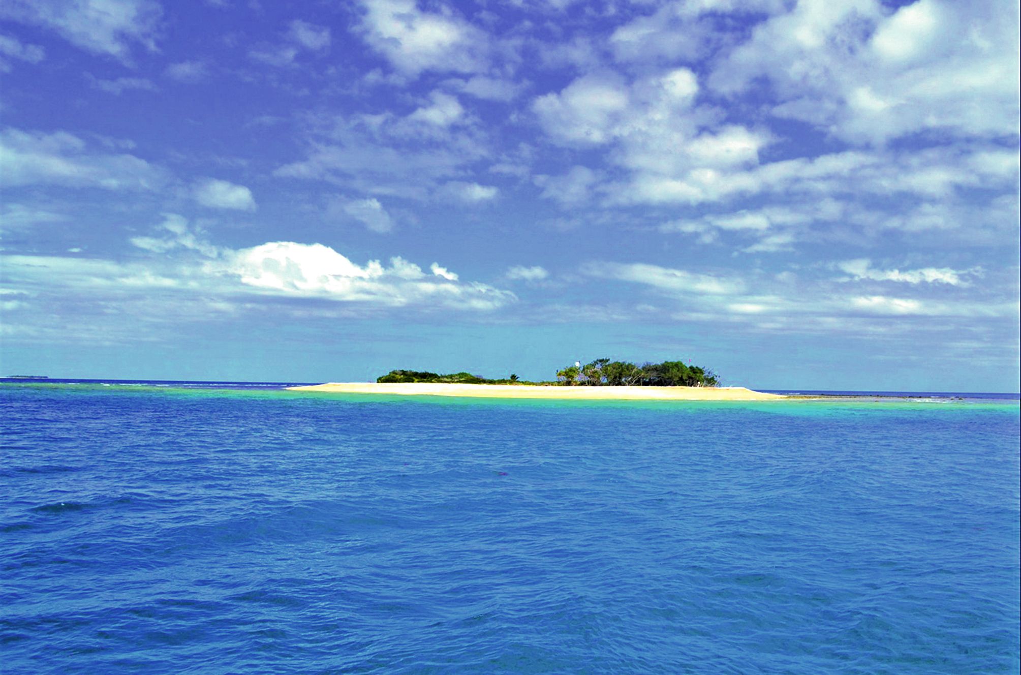 Les deux rescapés ont été retrouvés vivants sur l’îlot M’Bé, à plus de neuf kilomètres de l’îlot Amédée. Photo Martial Dosdane